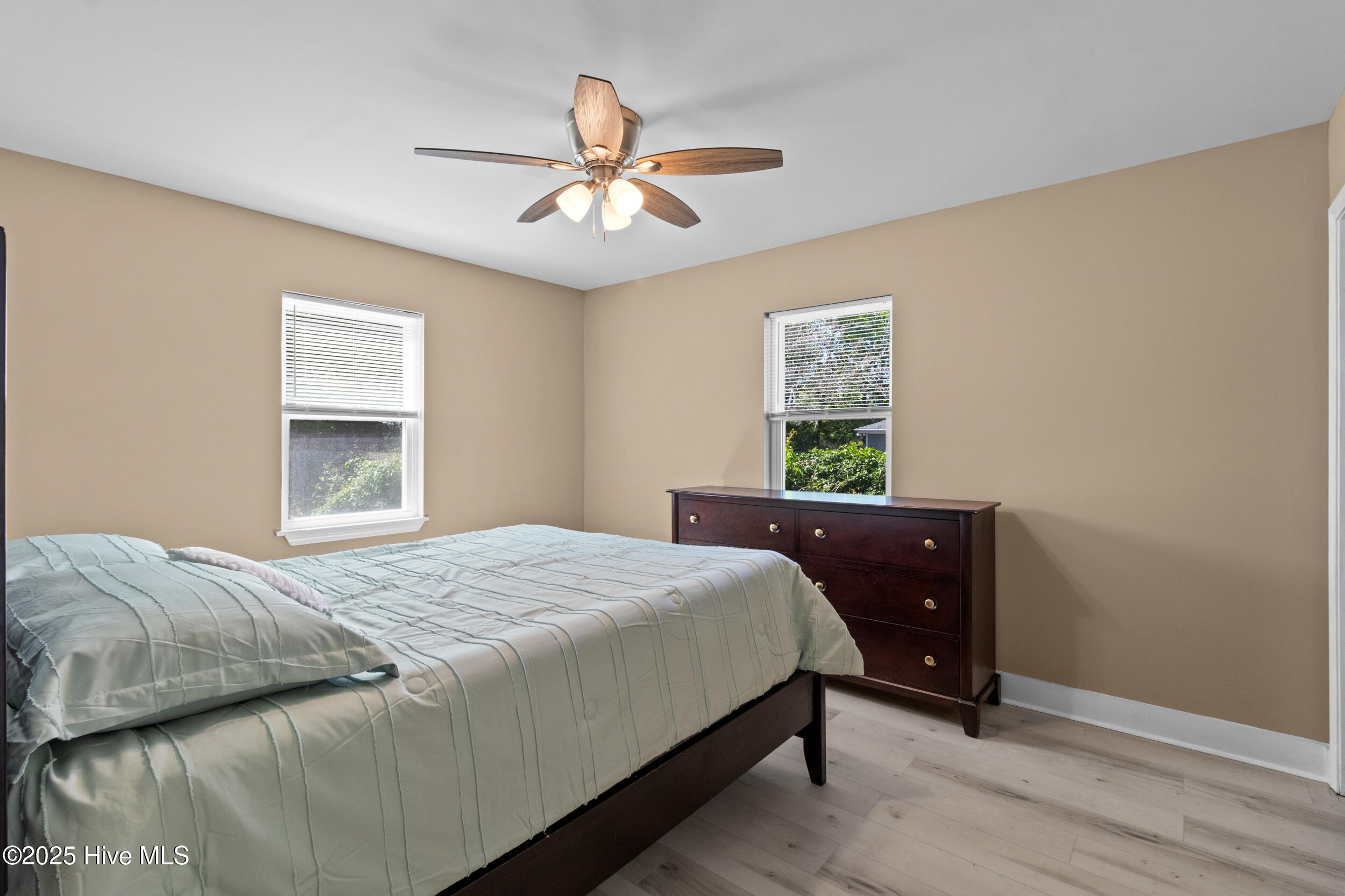 100504215 | Photo 23