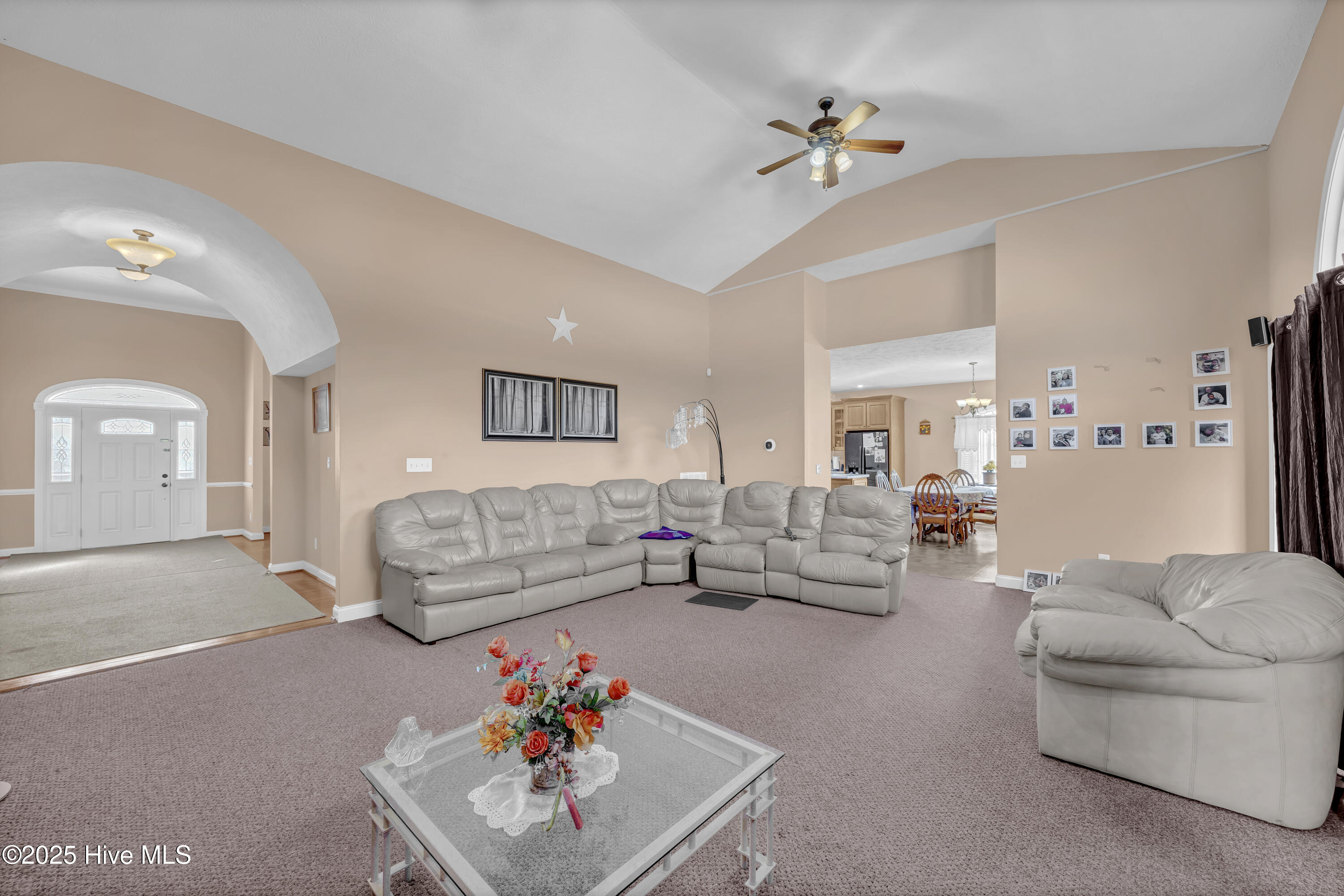 100545999 | Photo 13