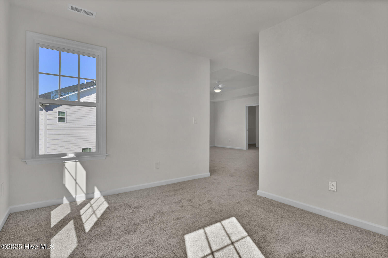 100497976 | Photo 25