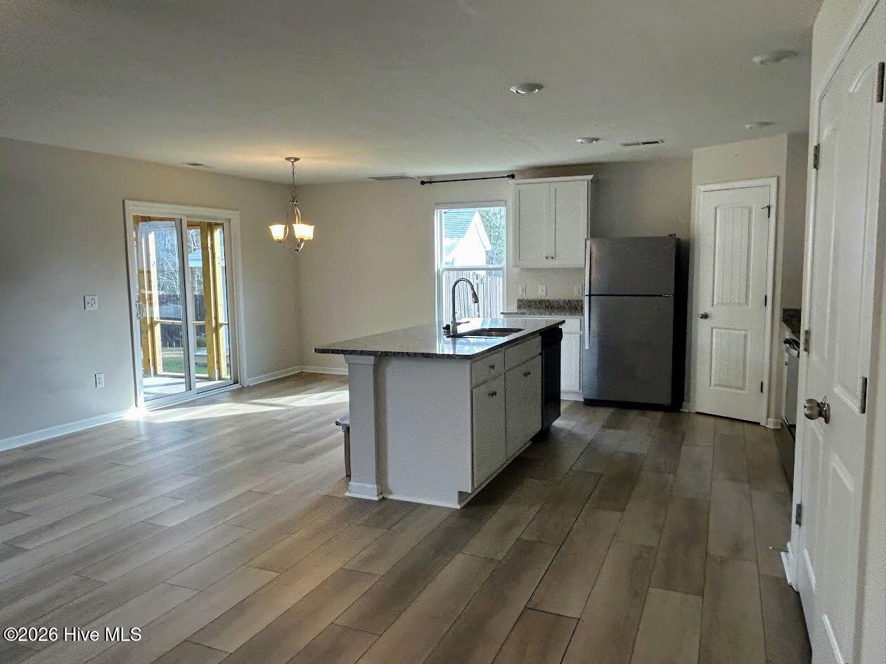 100562771 | Photo 12