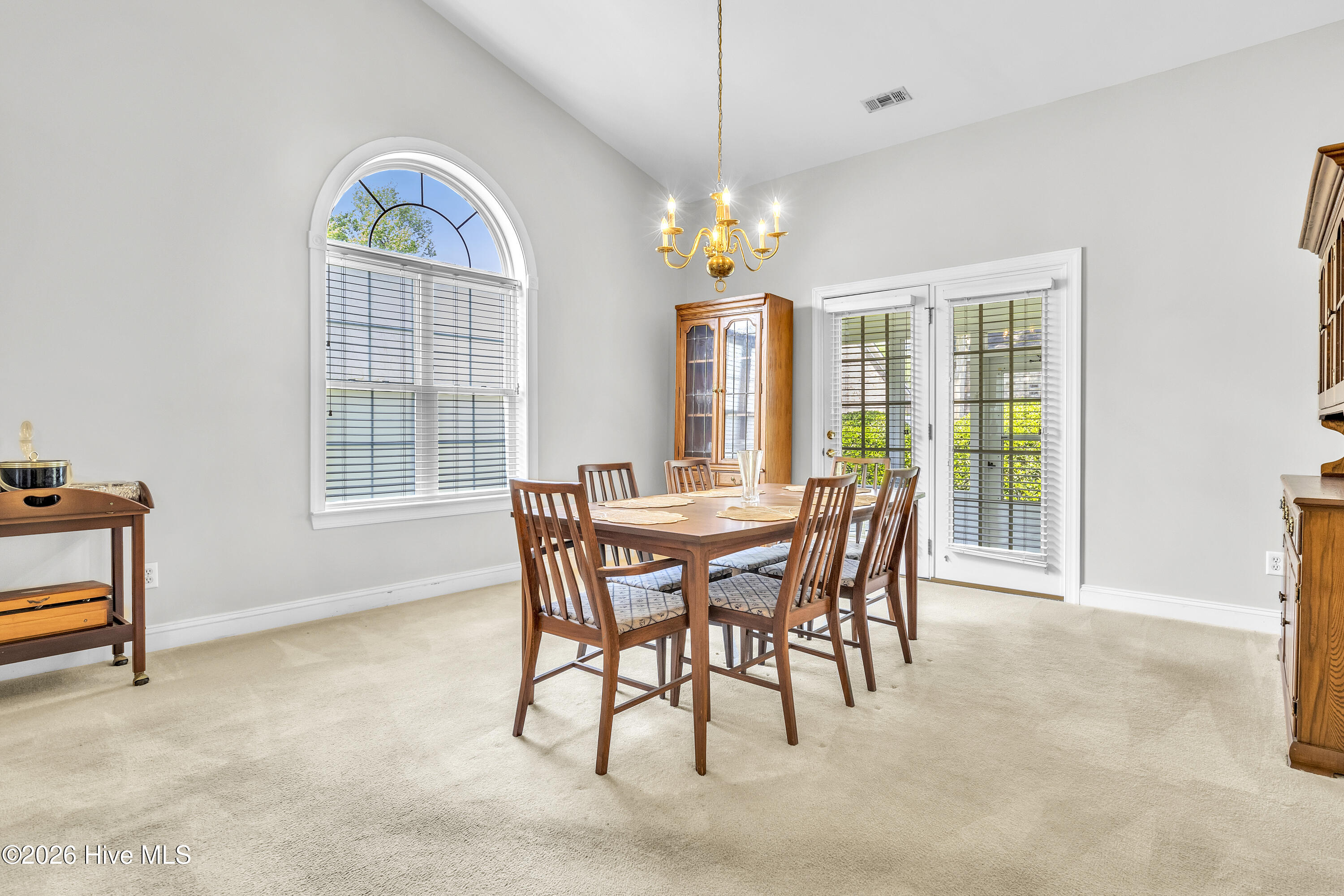 100567649 | Photo 10