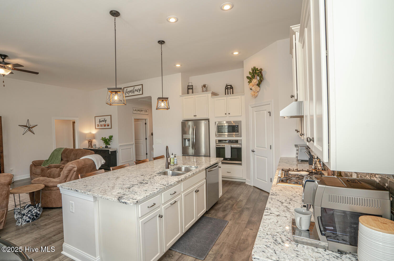 100547229 | Photo 13