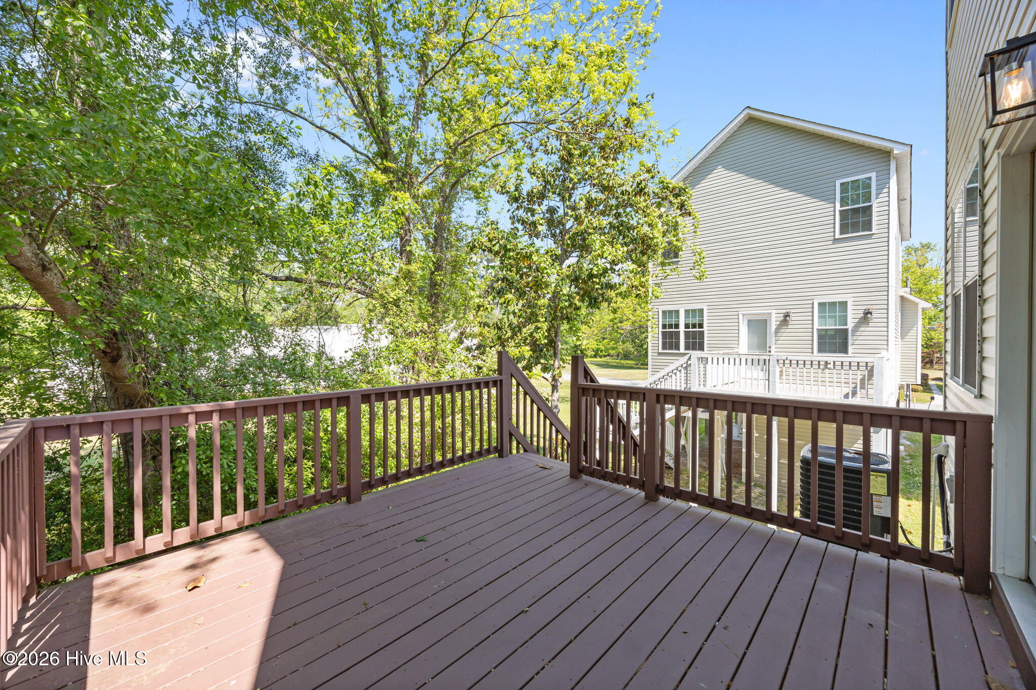 100566341 | Photo 16