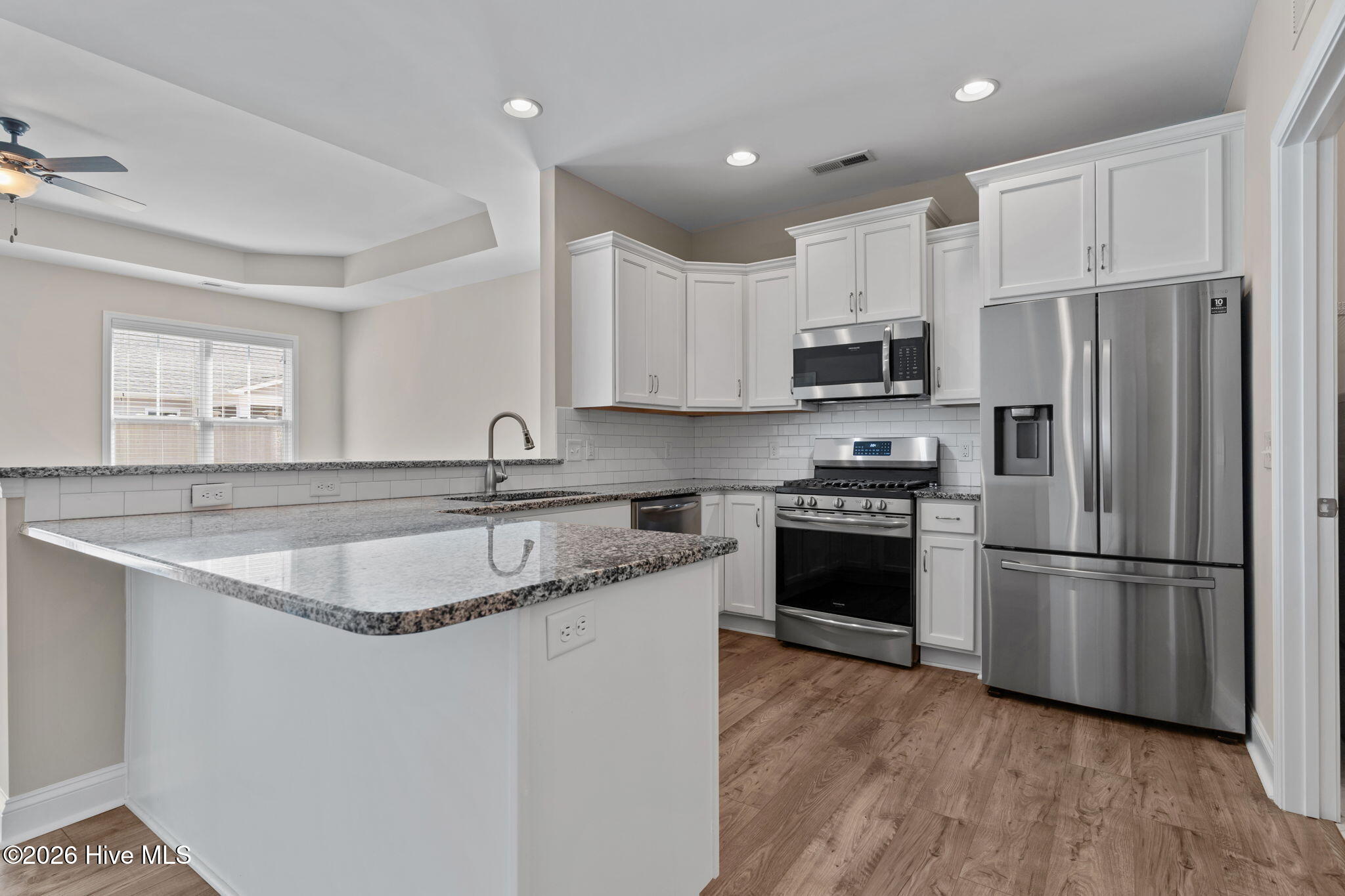 100556370 | Photo 10