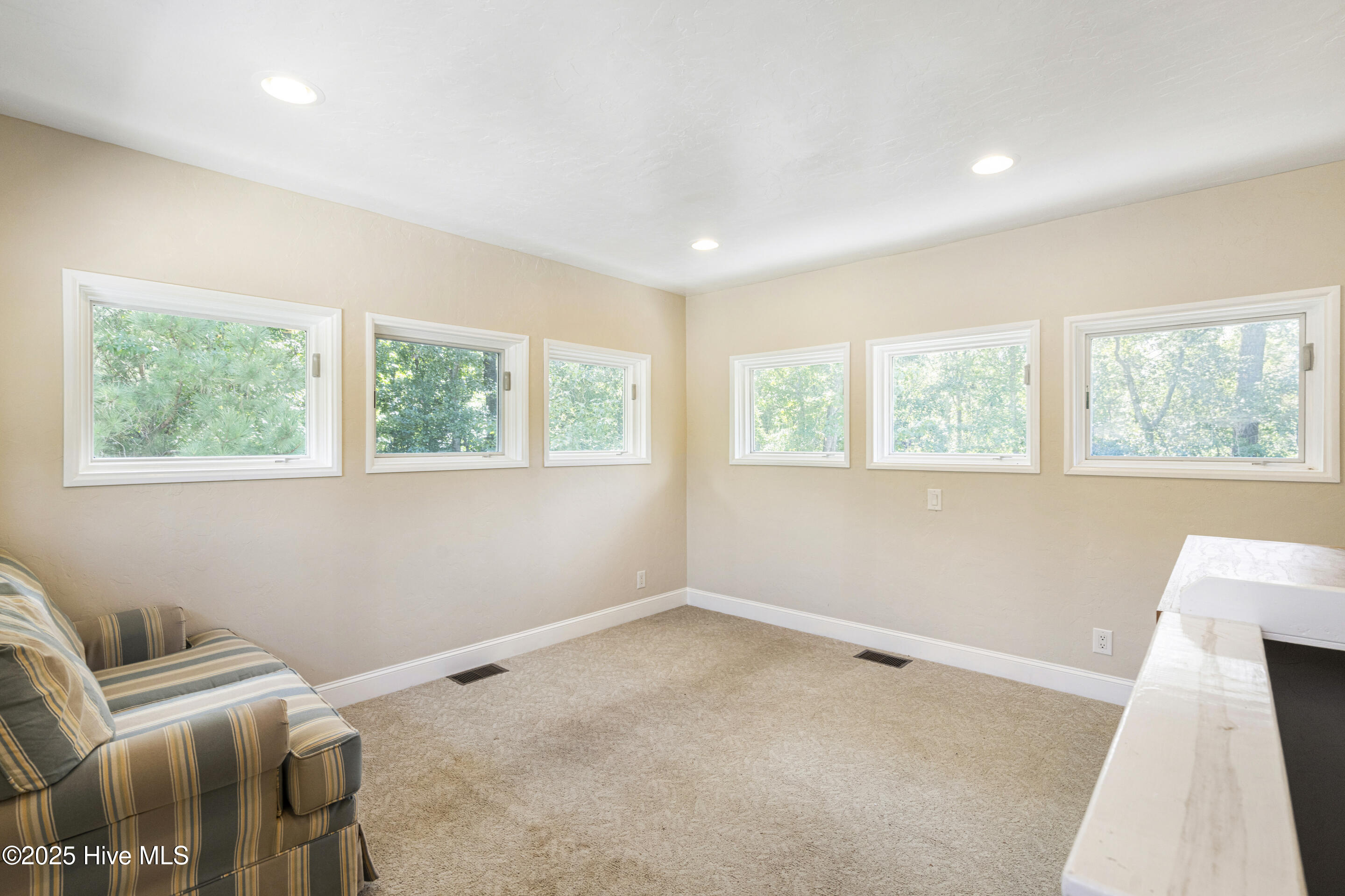 100503346 | Photo 72