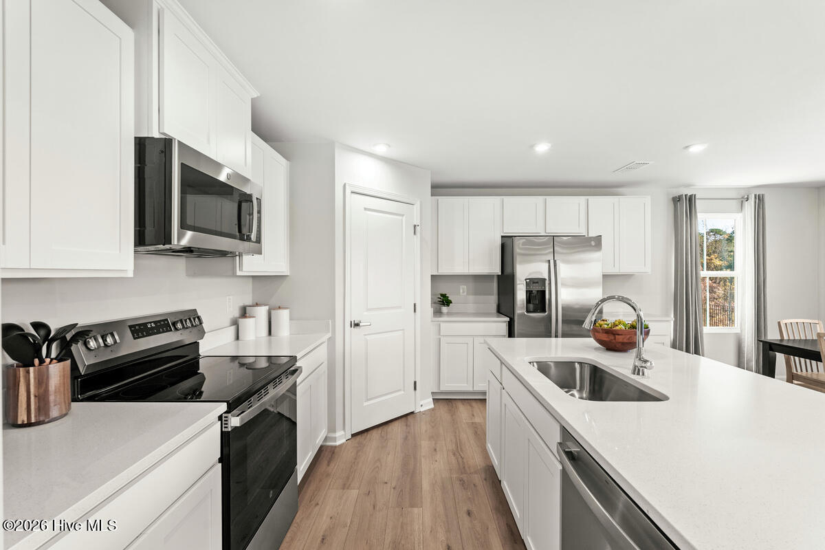 100564045 | Photo 14