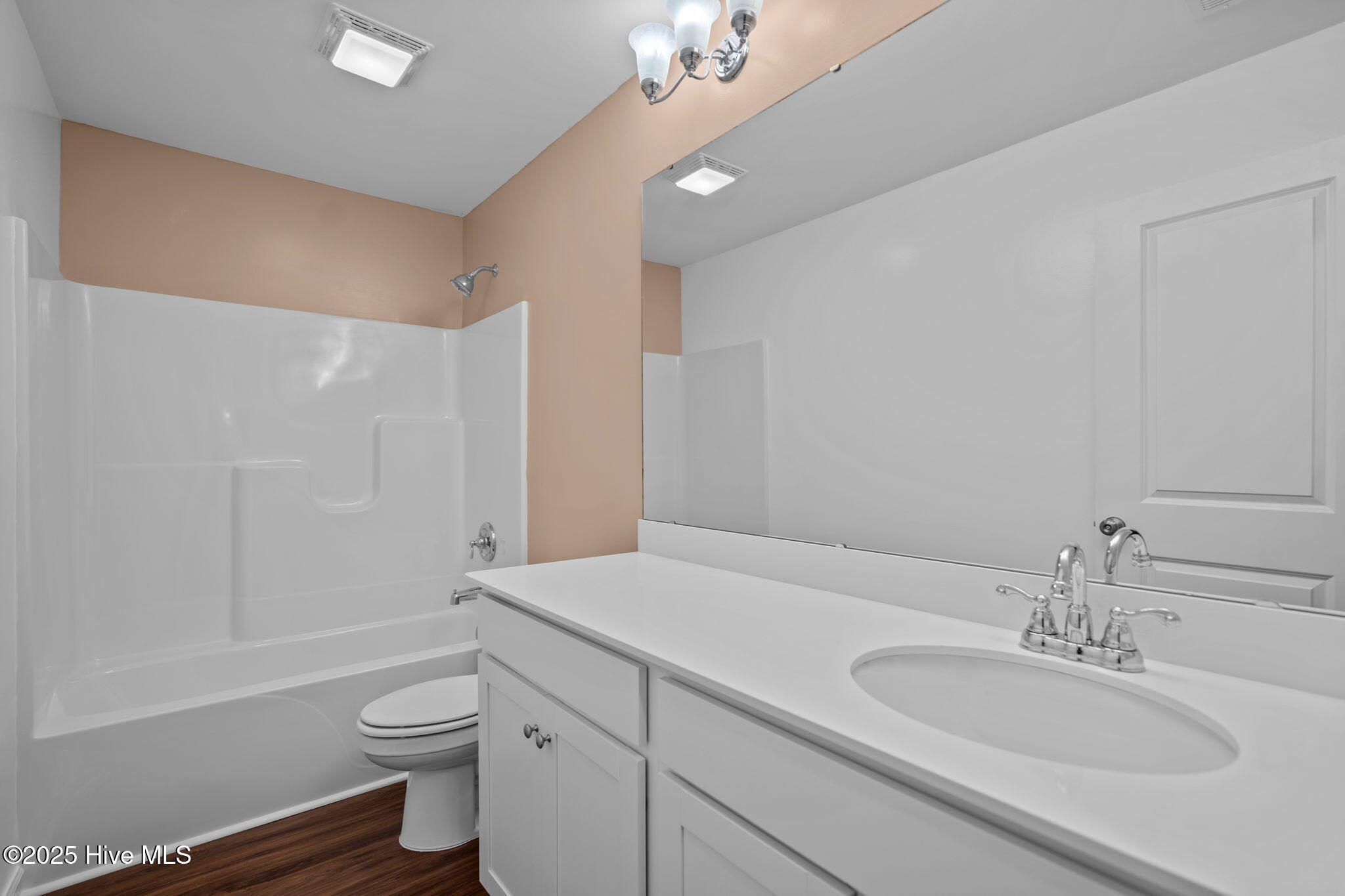 100527682 | Photo 32