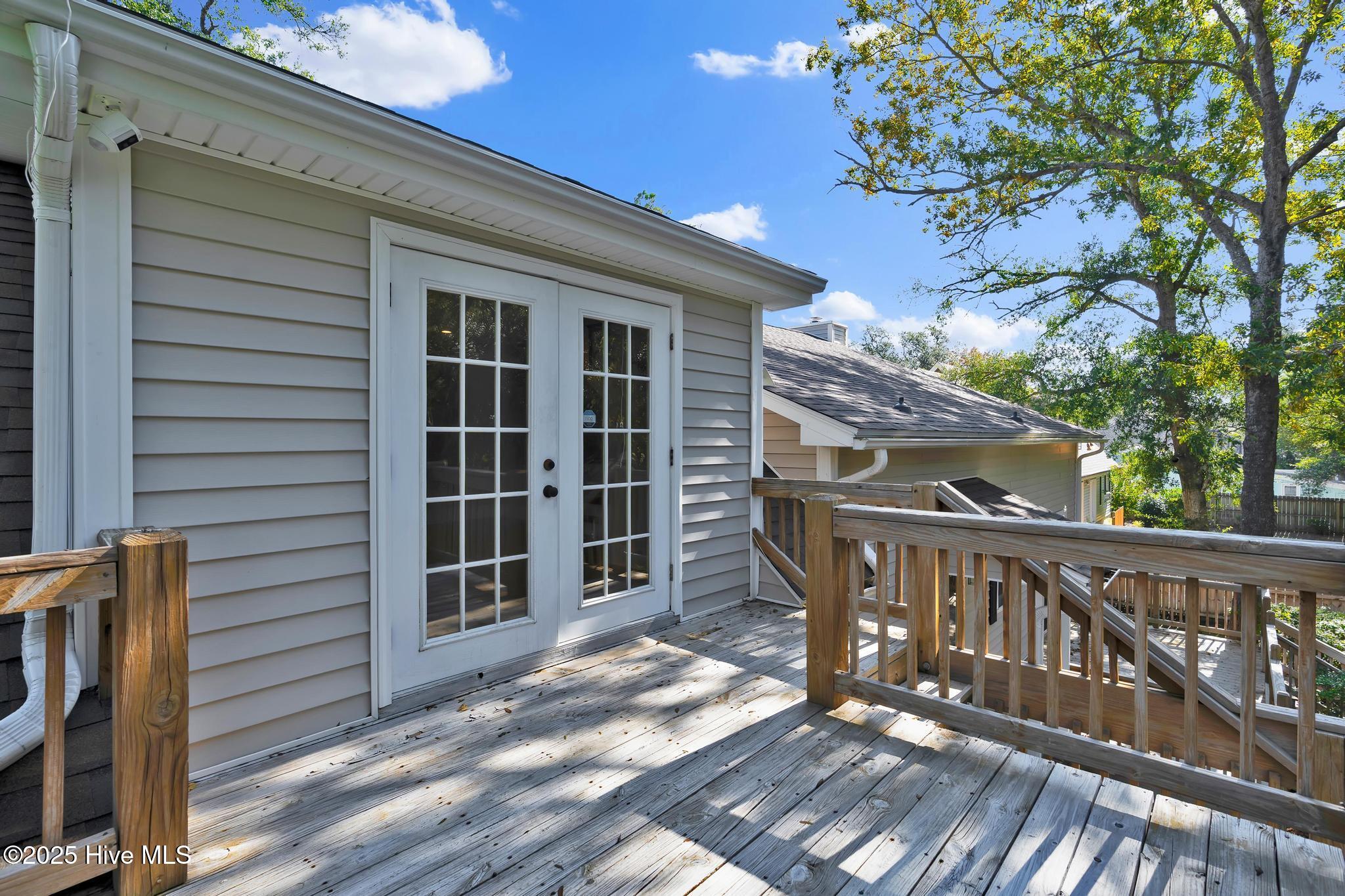 100541095 | Photo 38