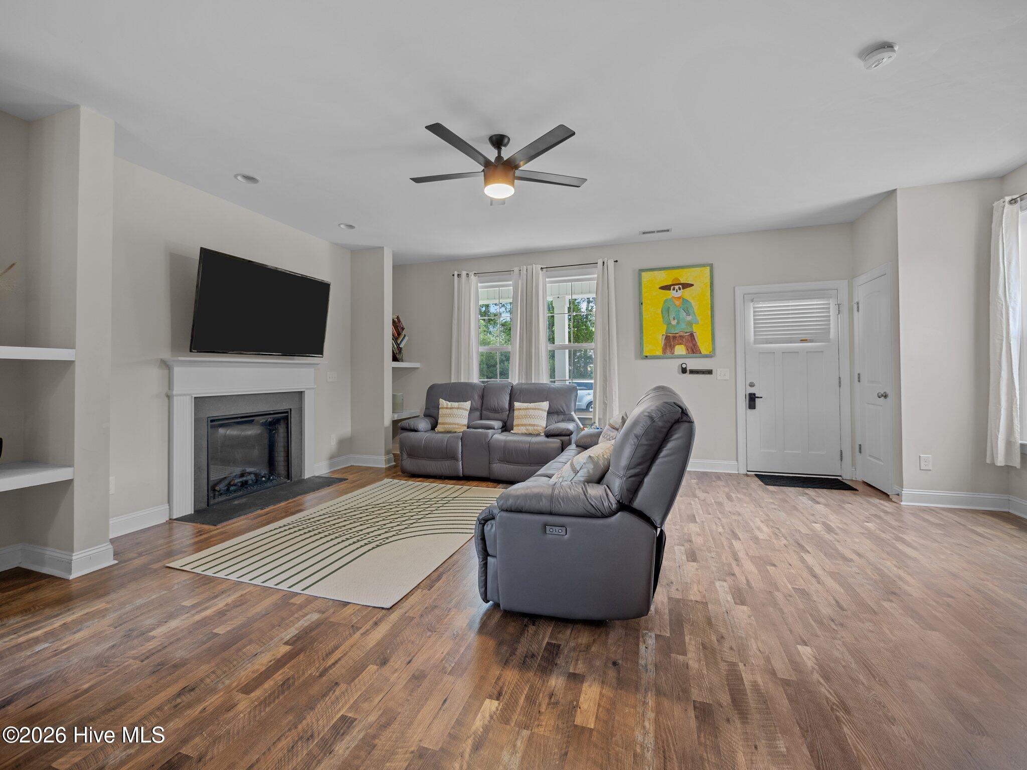 100566345 | Photo 33