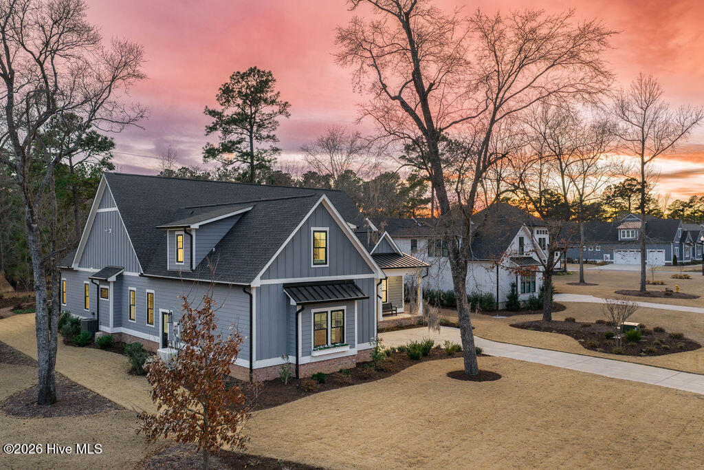 100558848 | Photo 61