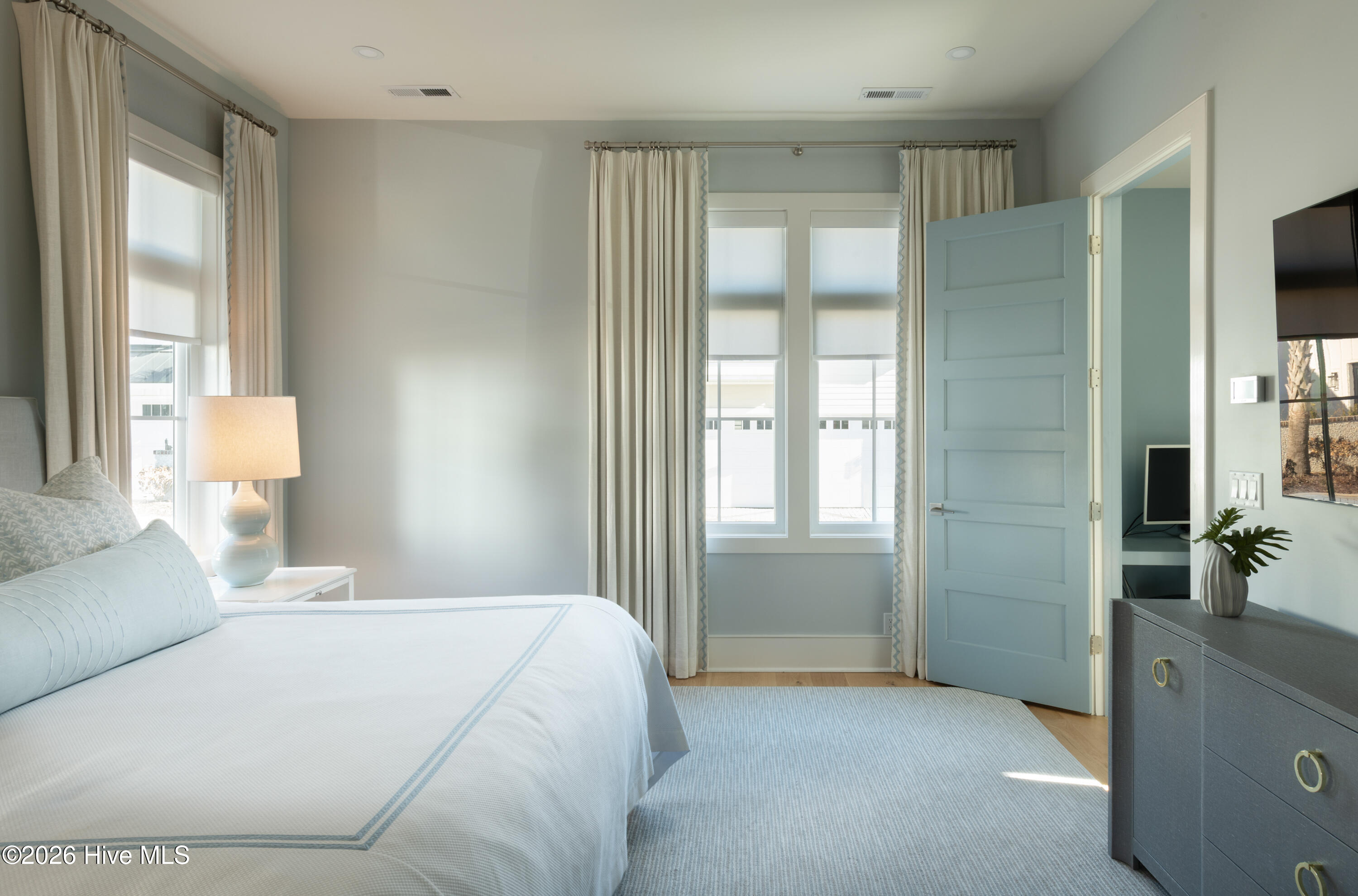 100553273 | Photo 21