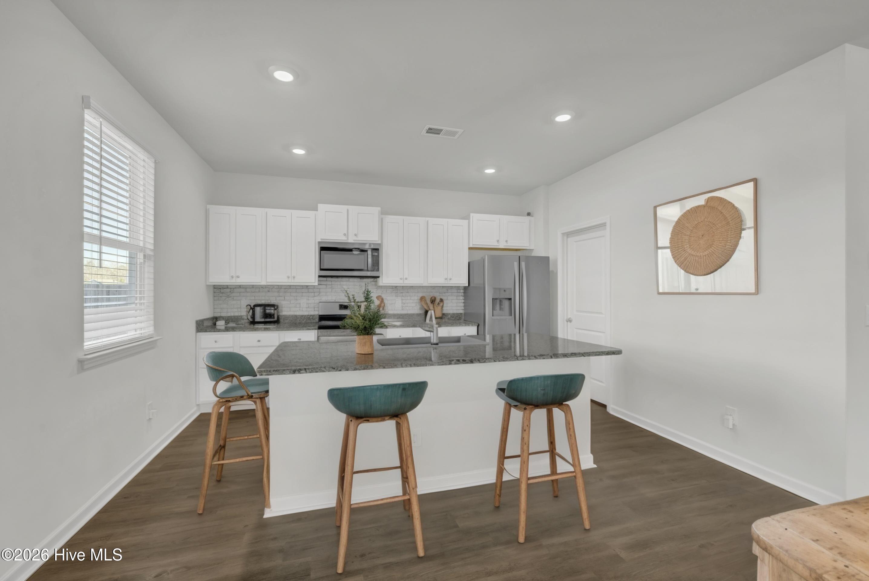 100549338 | Photo 12