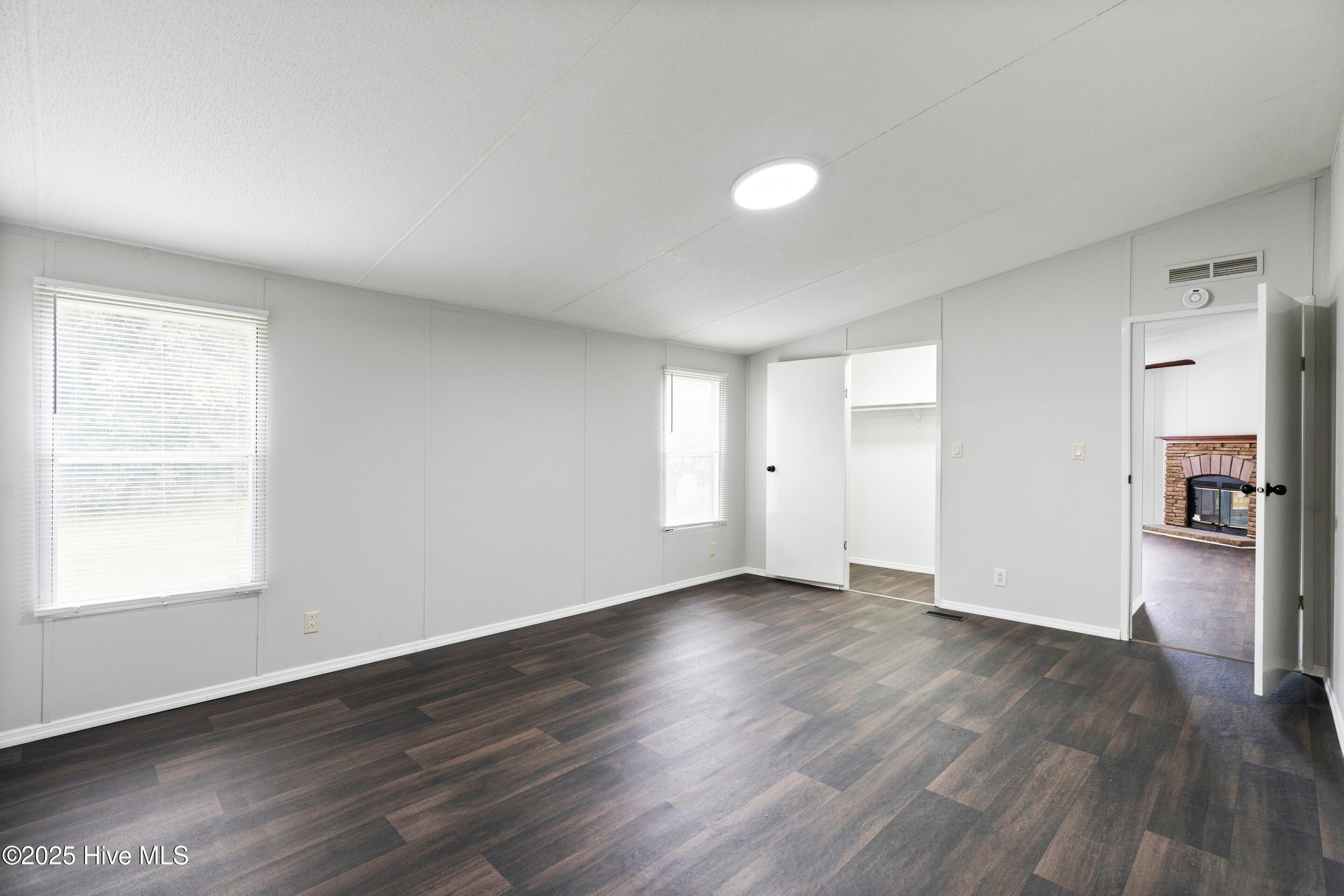 100535614 | Photo 23