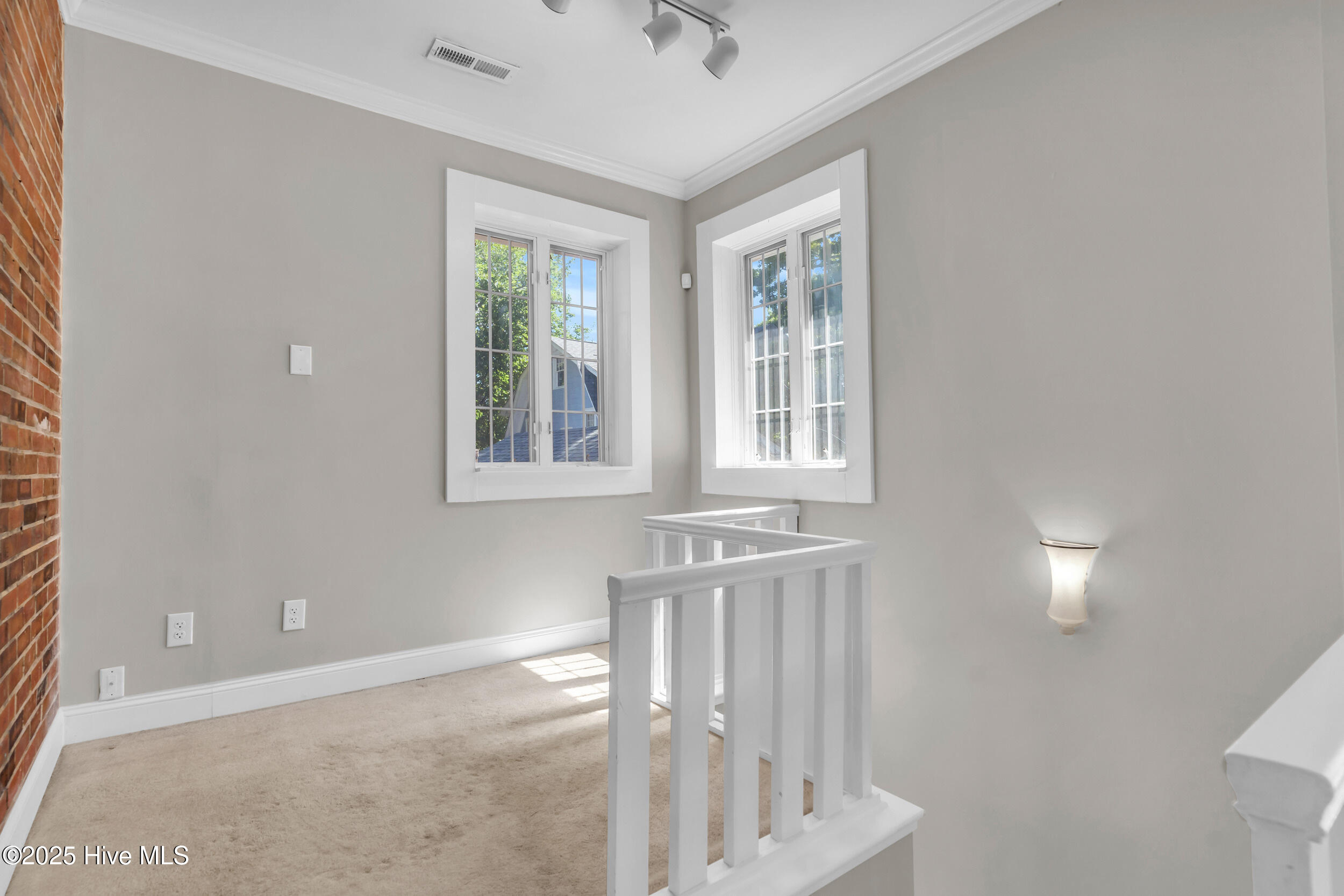 100514178 | Photo 36