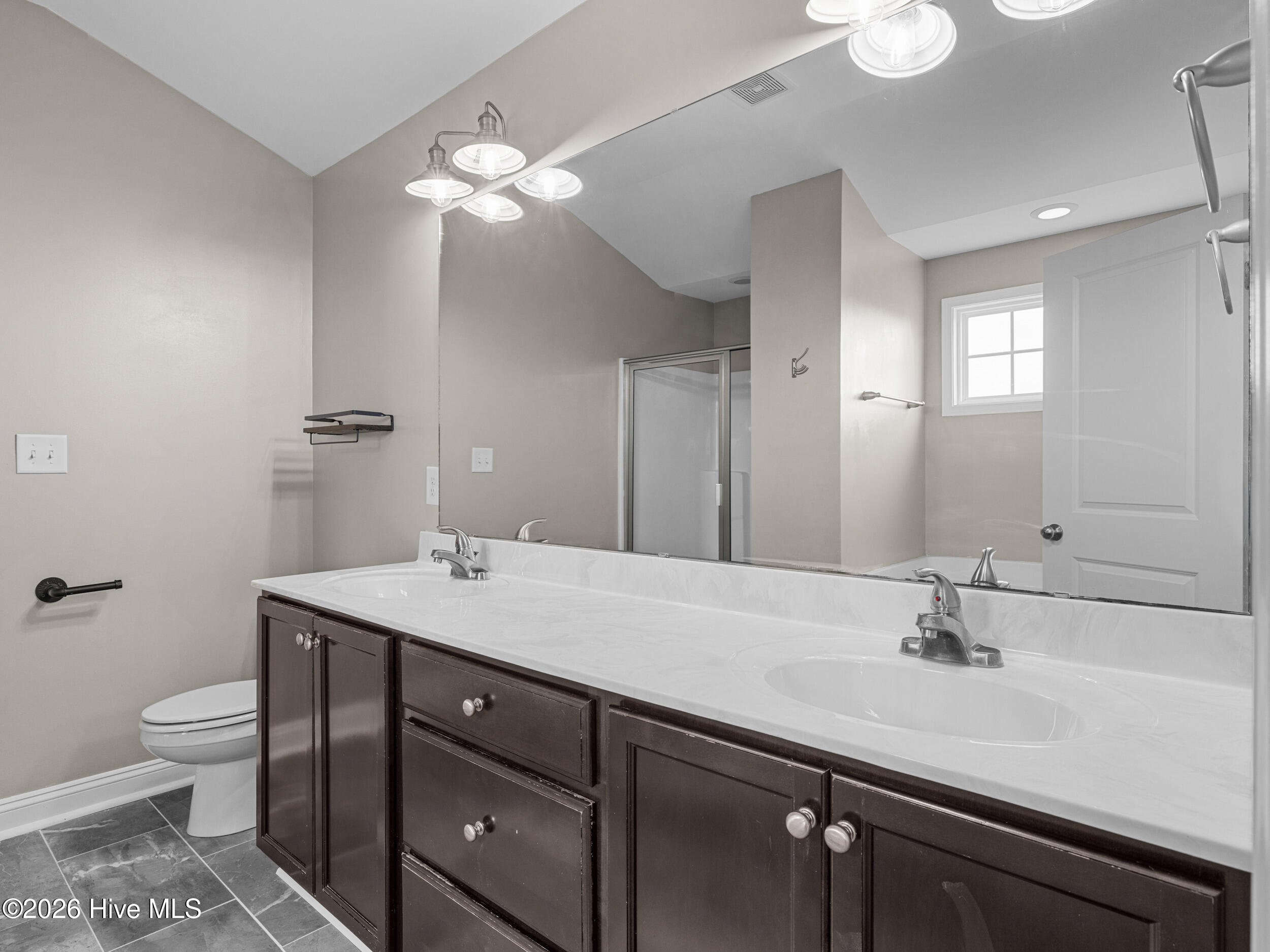 100547442 | Photo 31