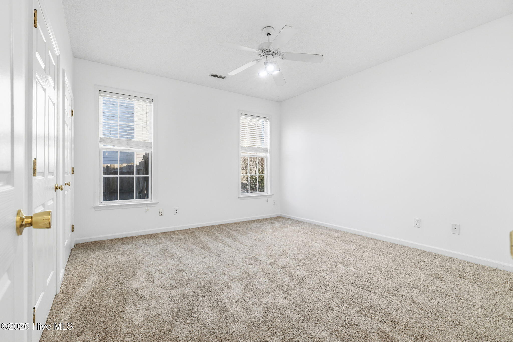 100548117 | Photo 33