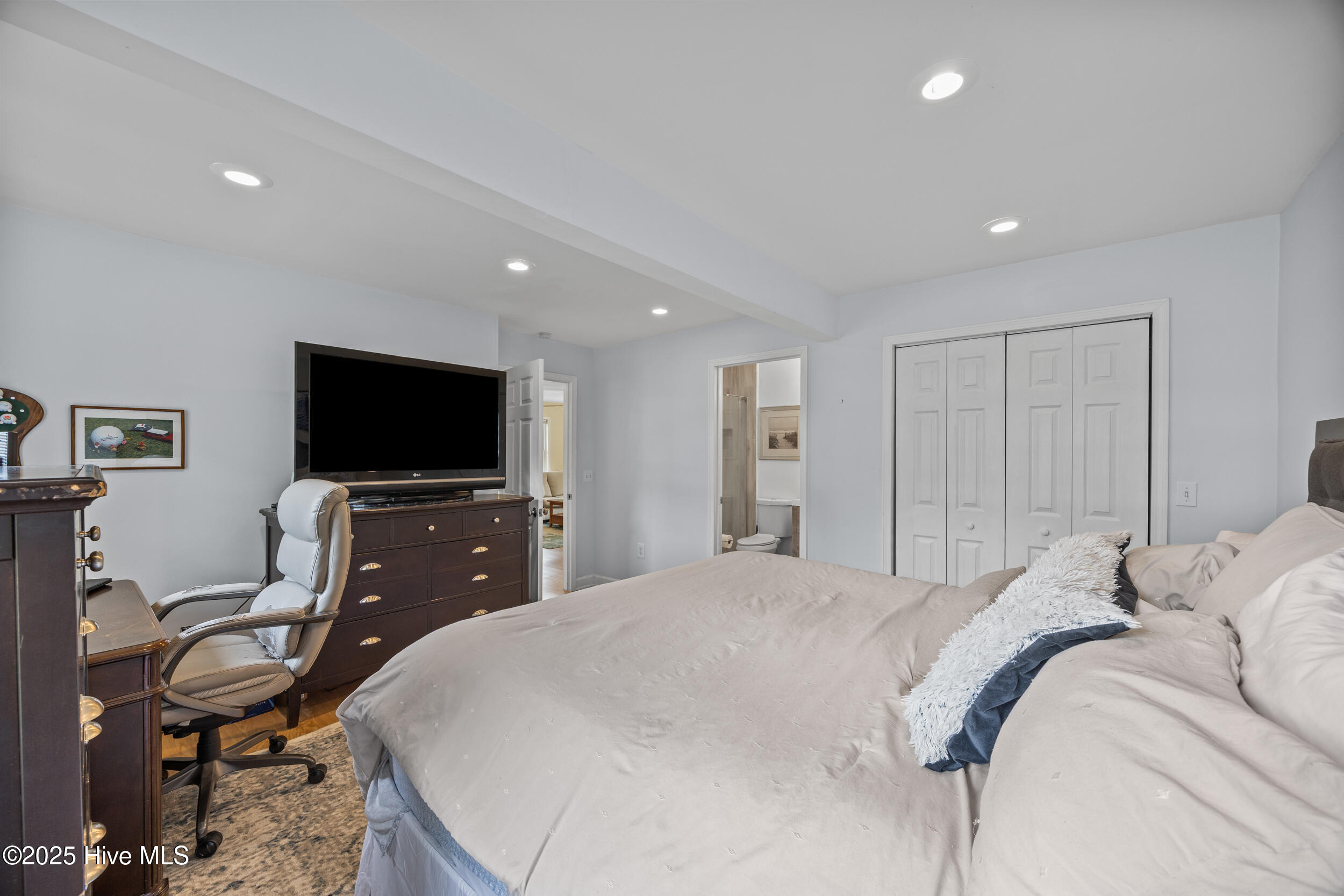 100530805 | Photo 11