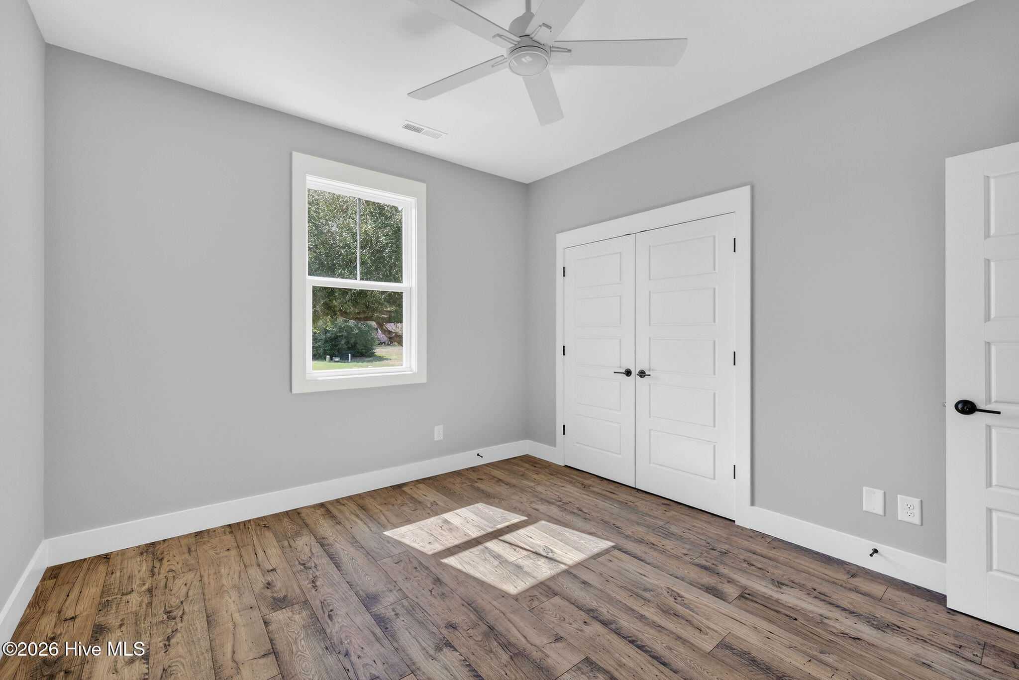 100560917 | Photo 27