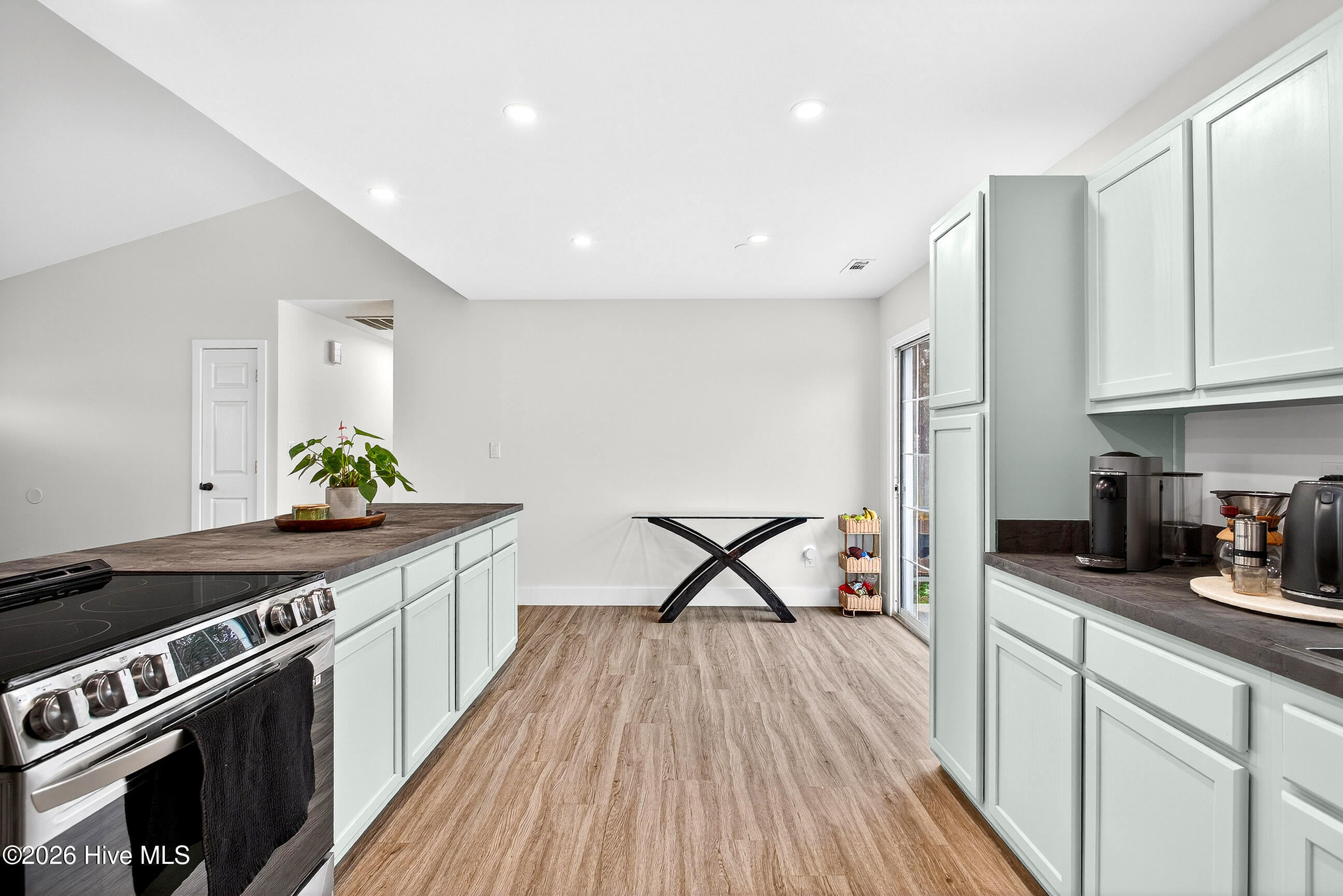 100548715 | Photo 12