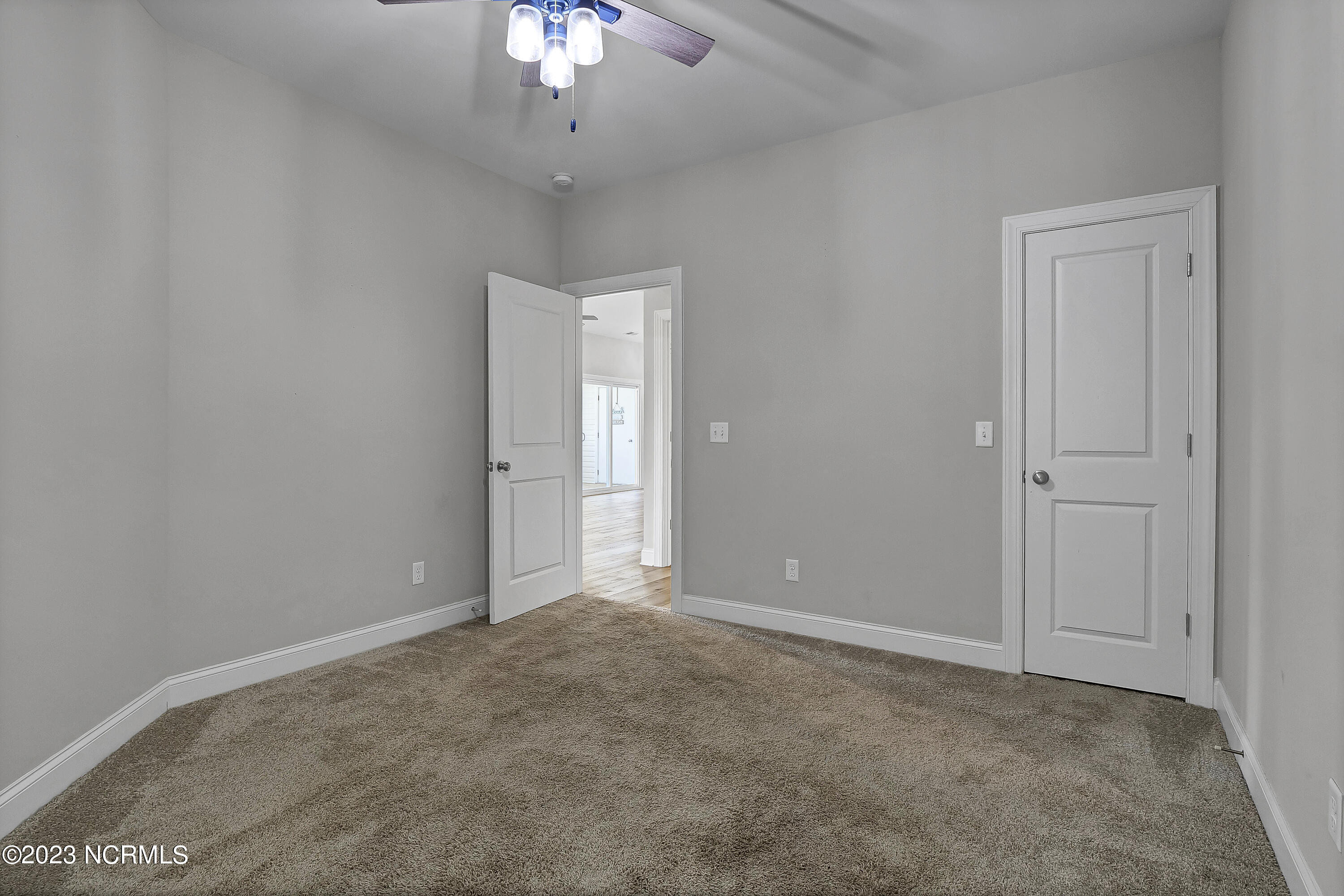 100549733 | Photo 13