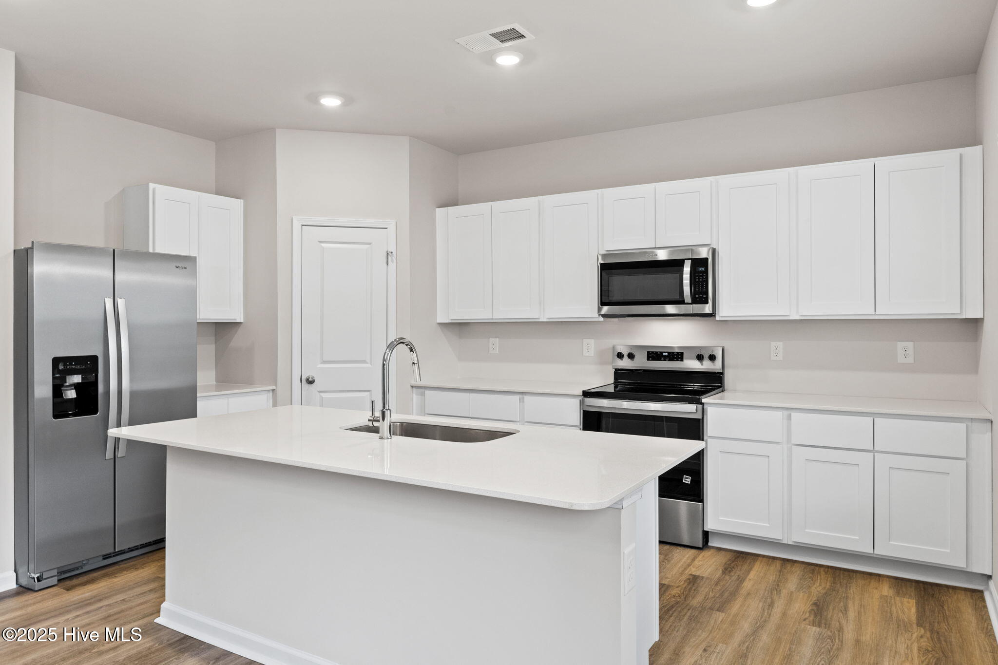 100506645 | Photo 12