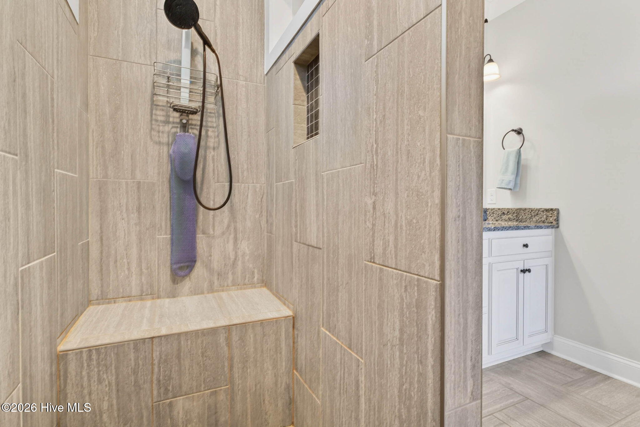 100568136 | Photo 30