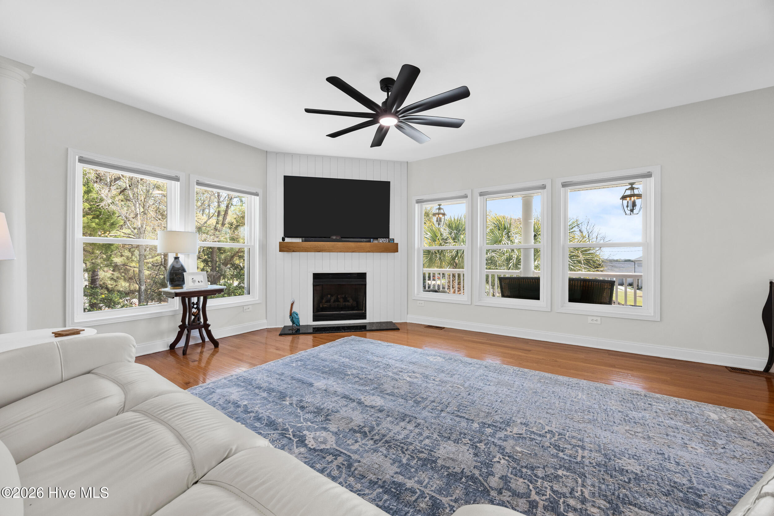 100567542 | Photo 25