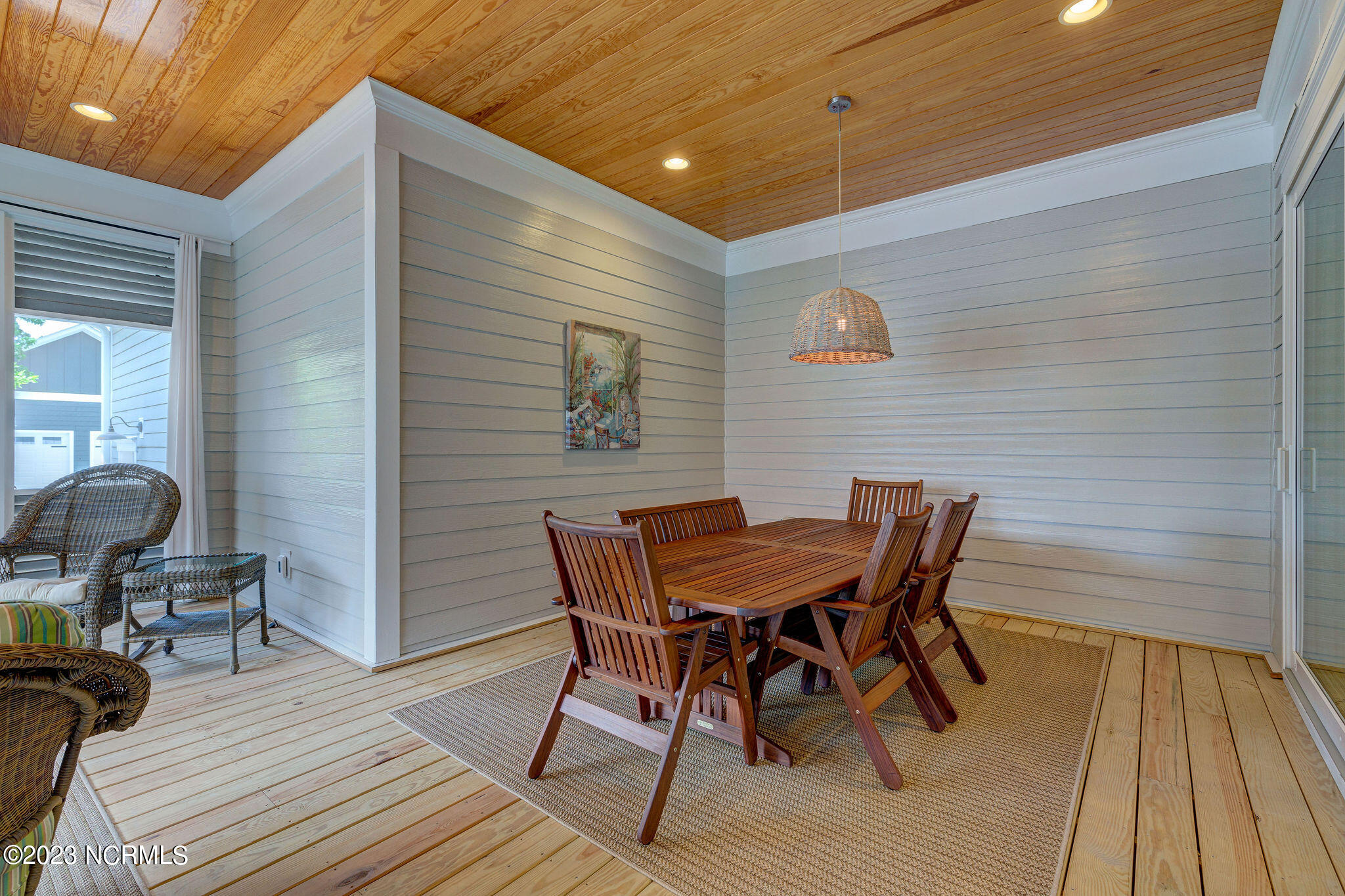 100568046 | Photo 35