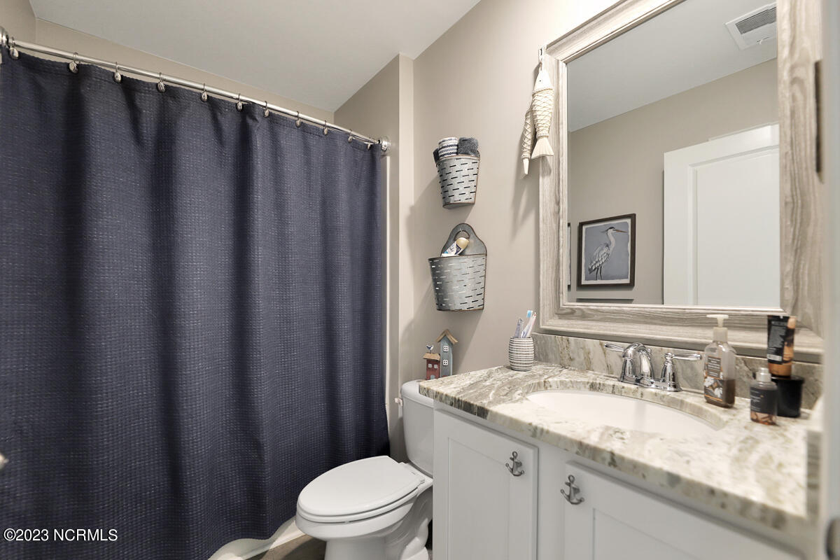 100522221 | Photo 25