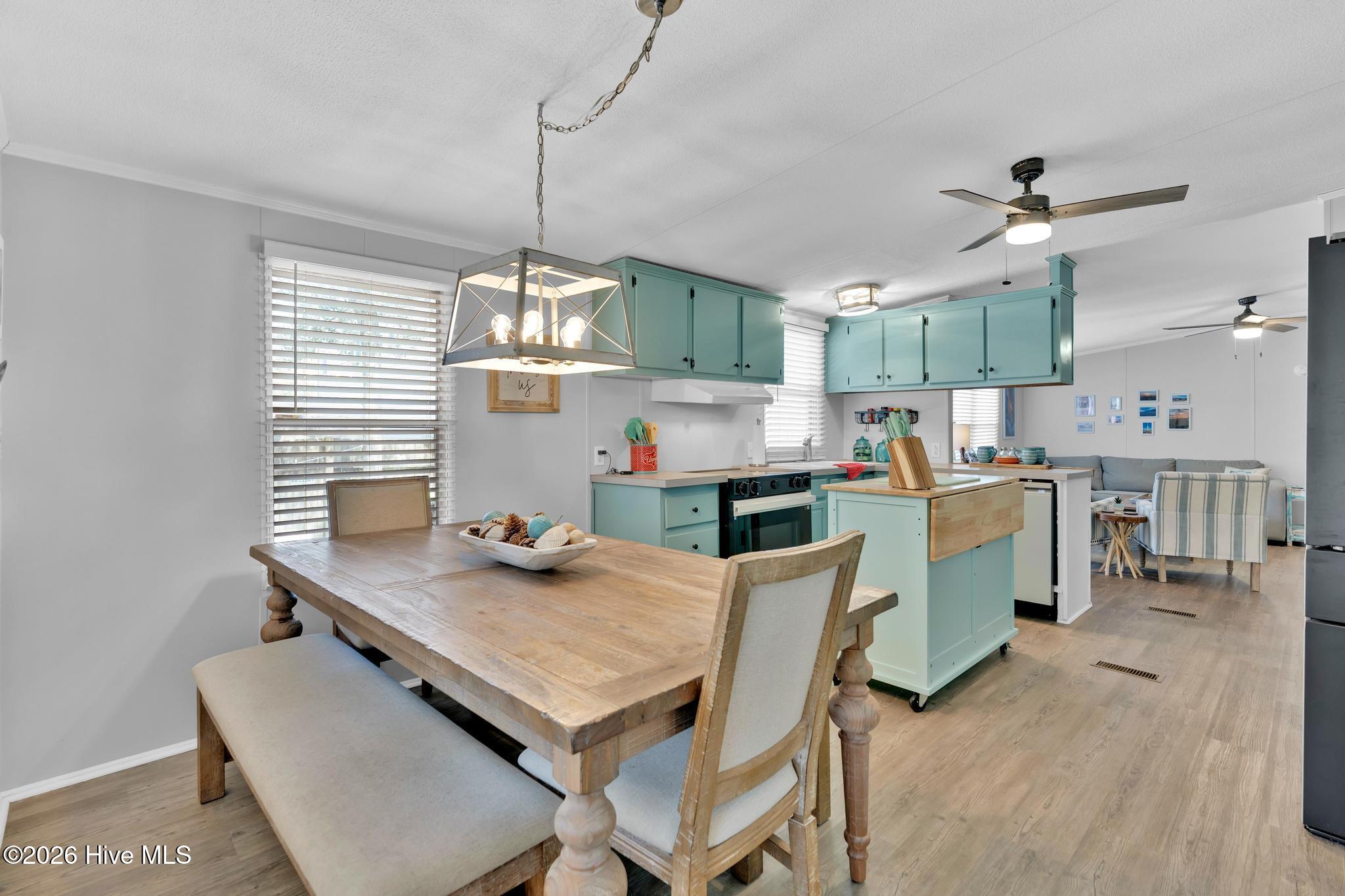 100559189 | Photo 14