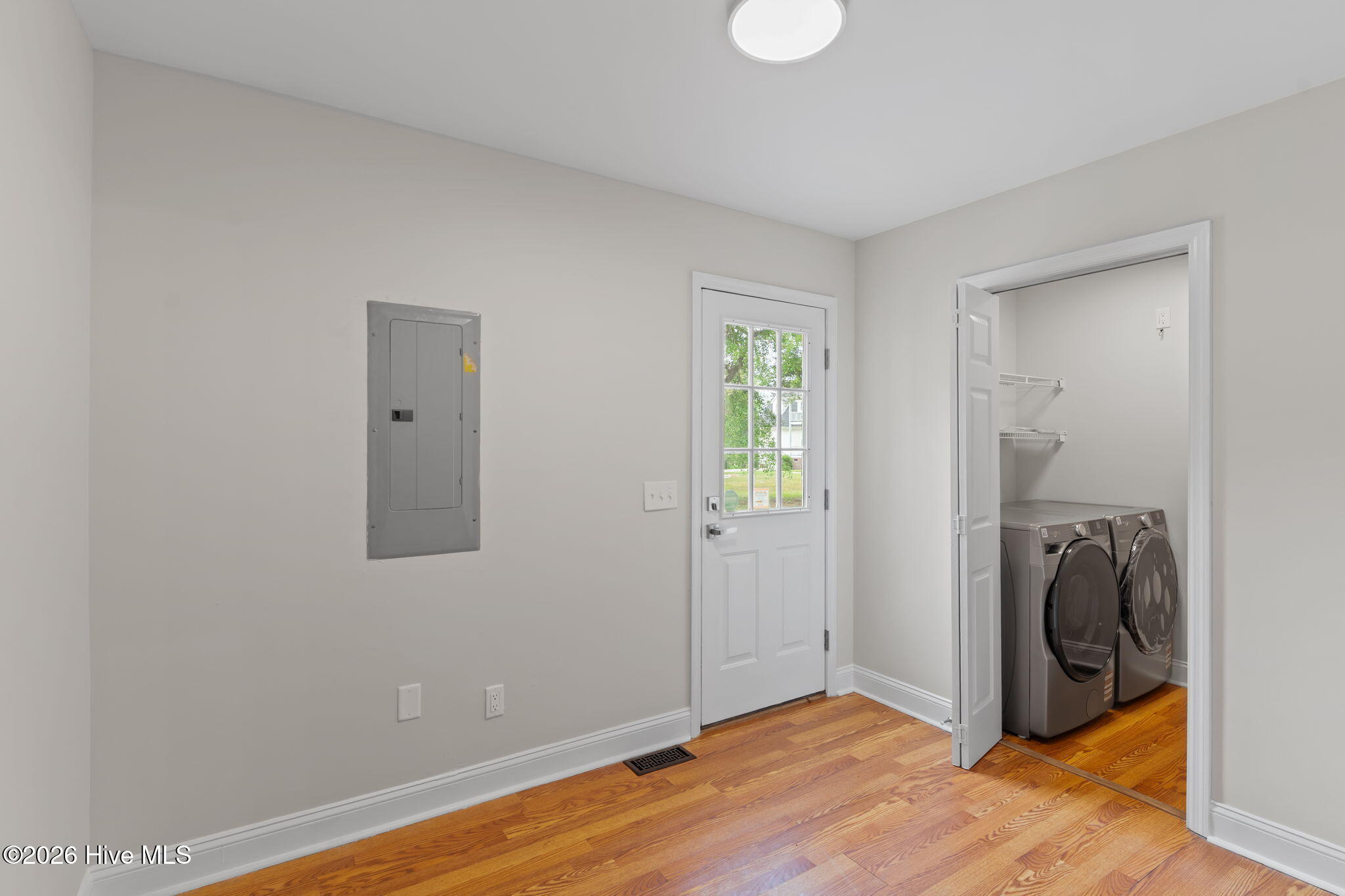 100567890 | Photo 36