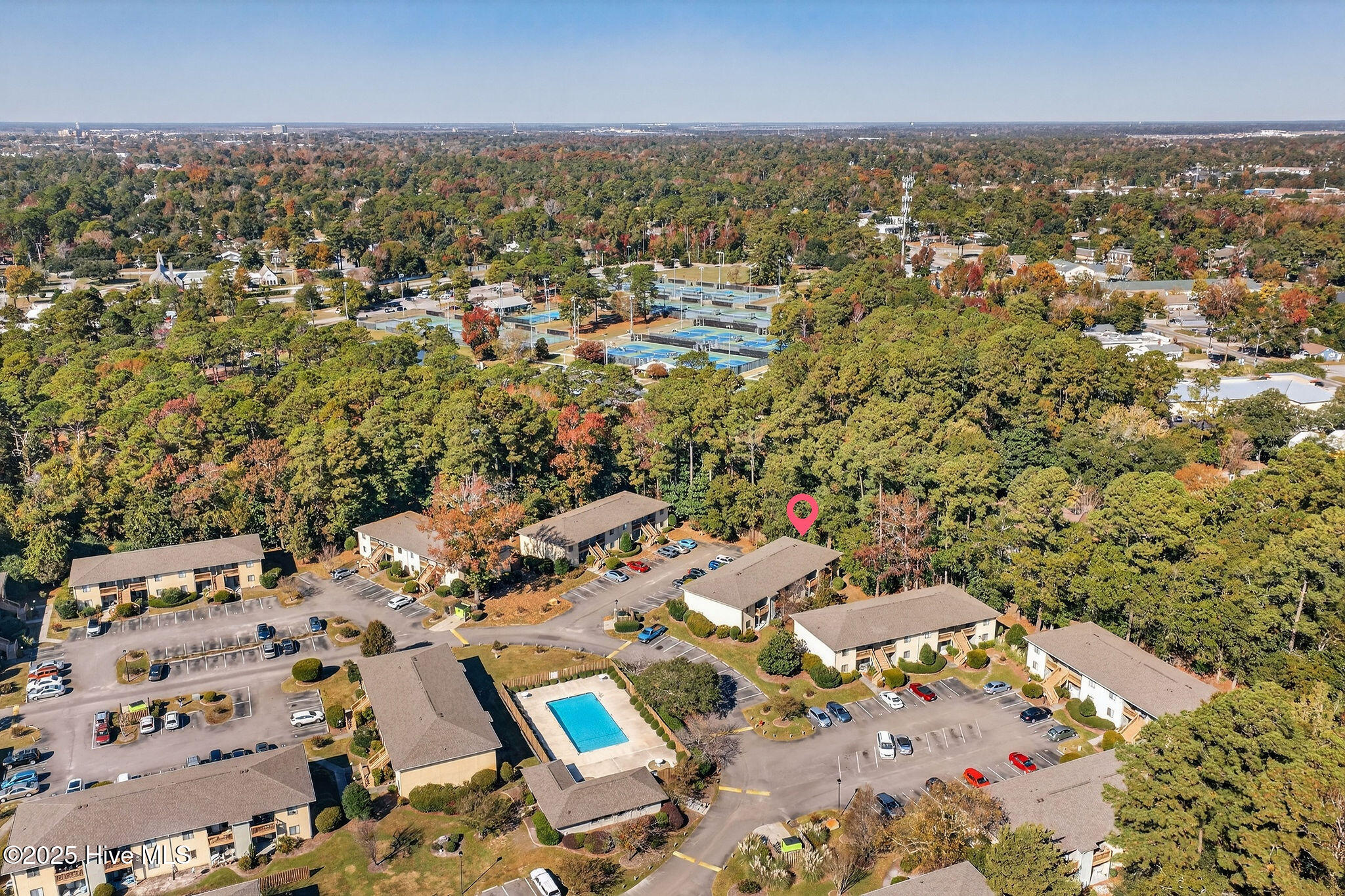 100540704 | Photo 32