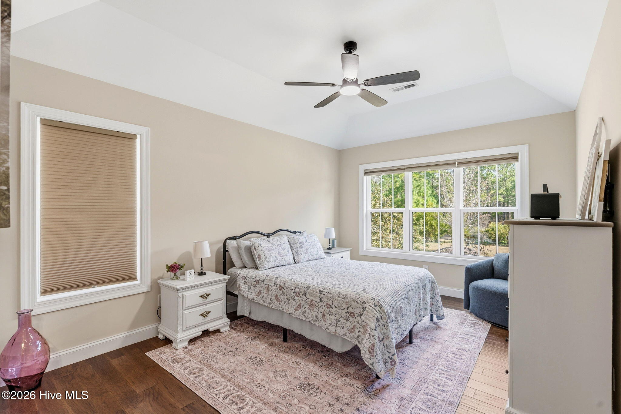 100560327 | Photo 16