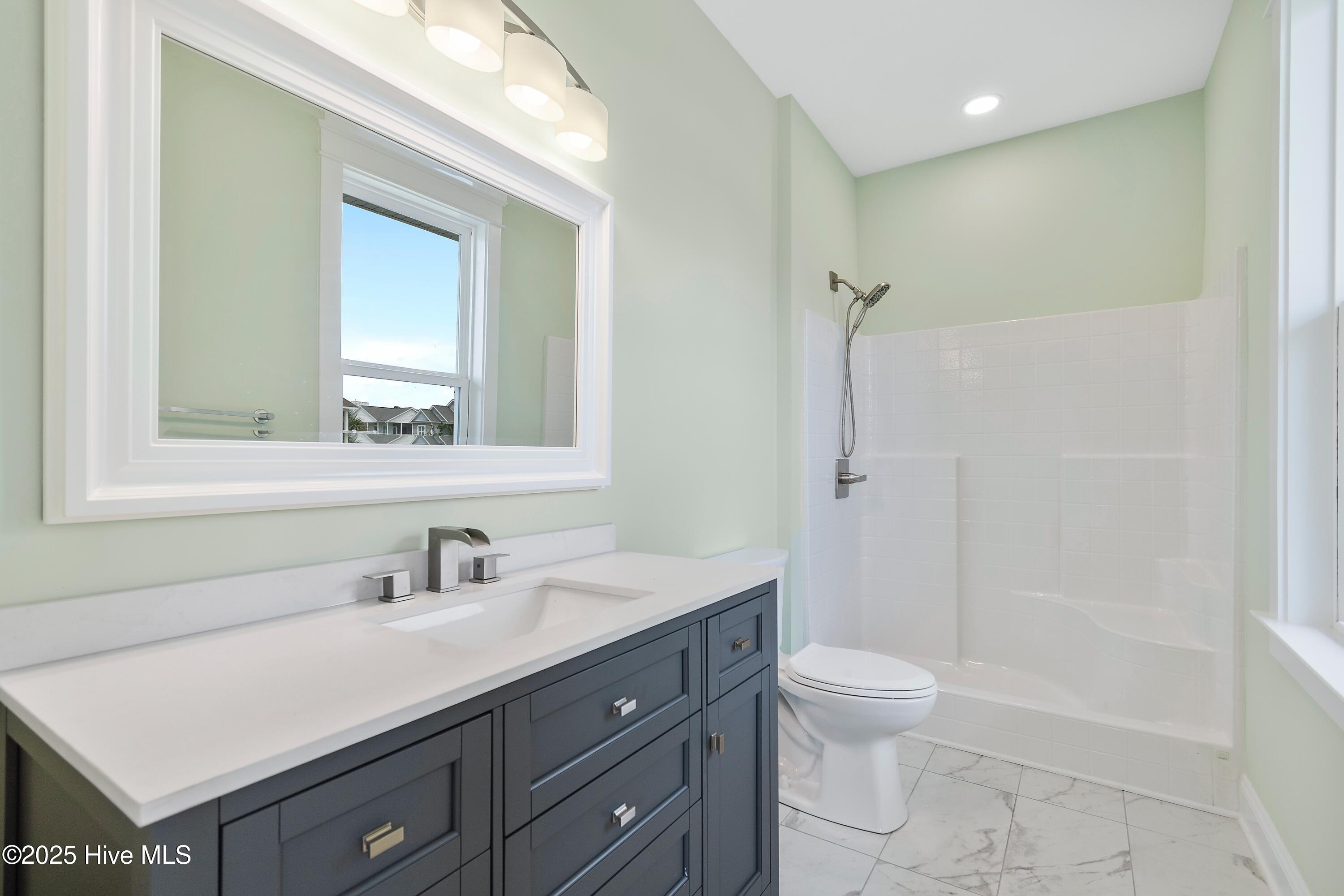 100549252 | Photo 49