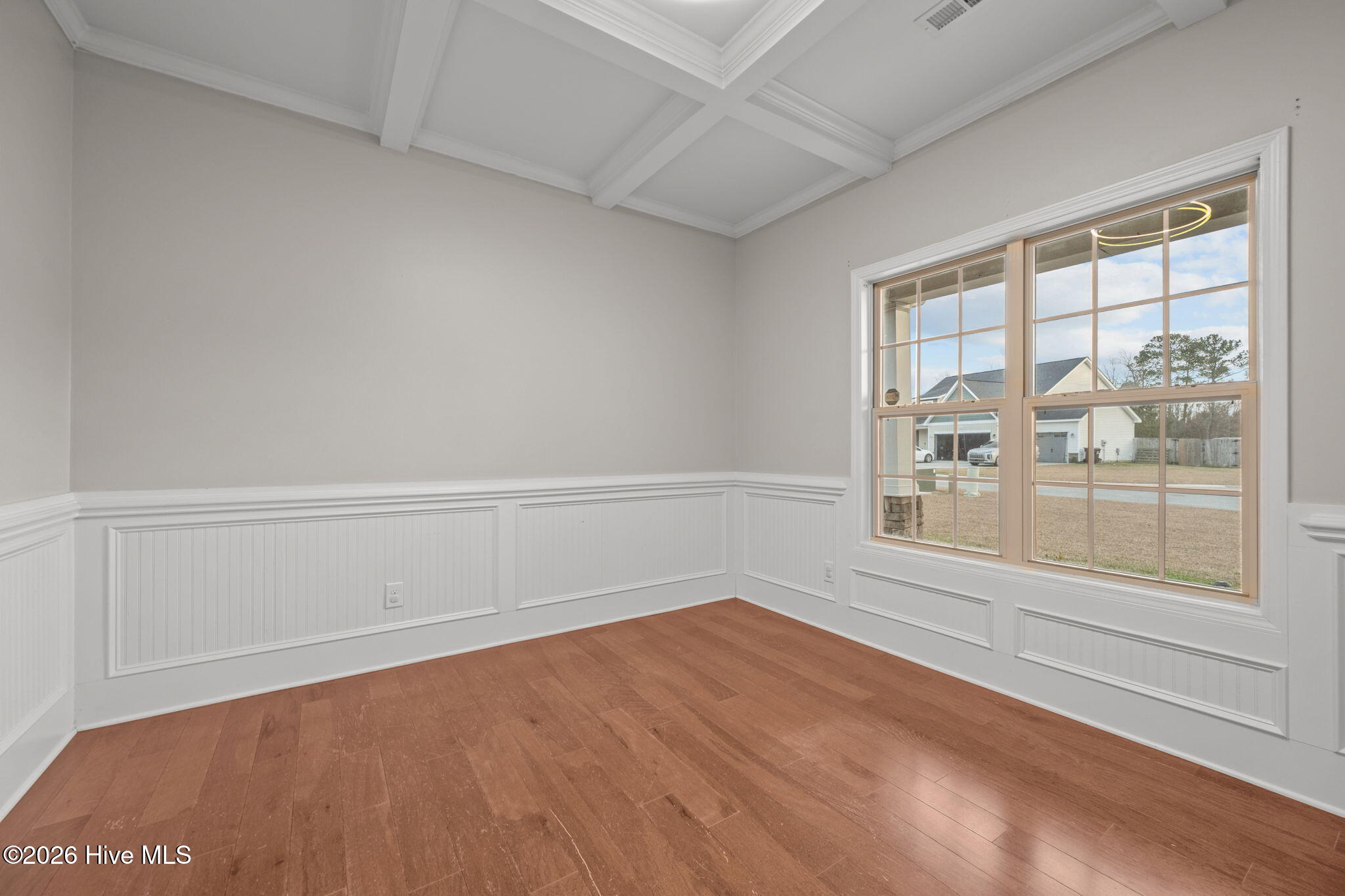 100549428 | Photo 12