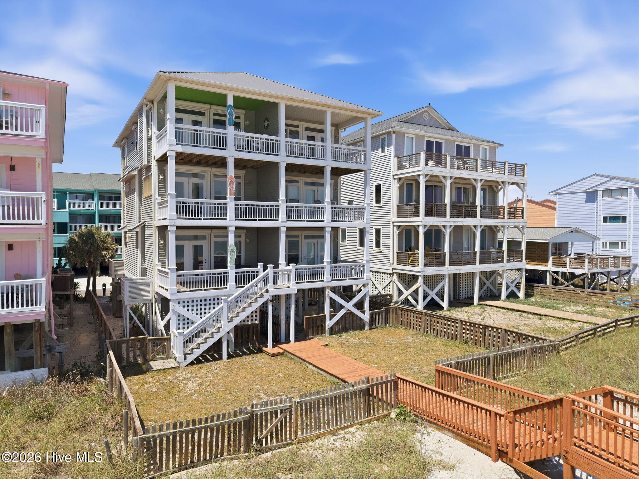 100570337 | Photo 16