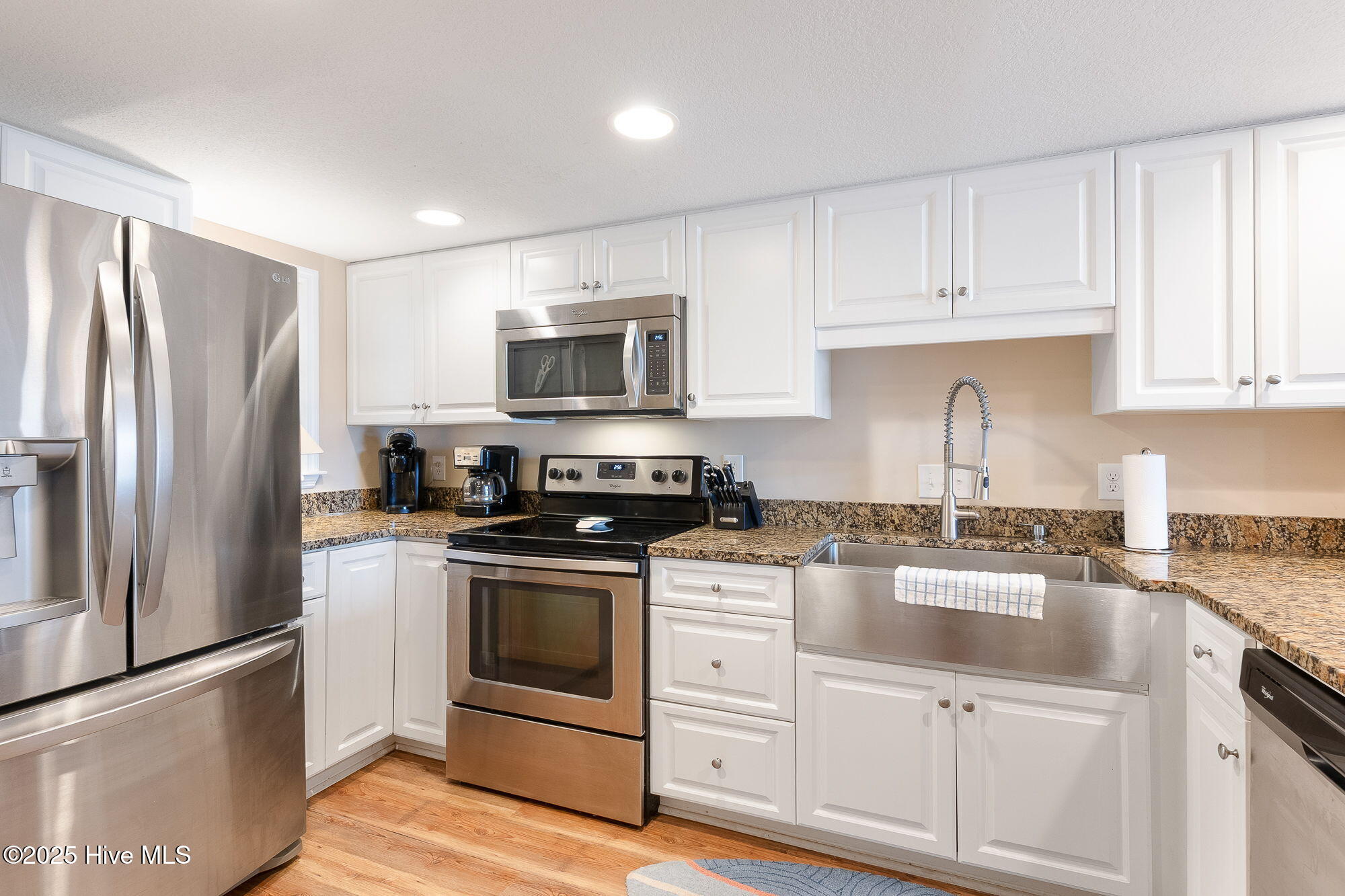 100544283 | Photo 14