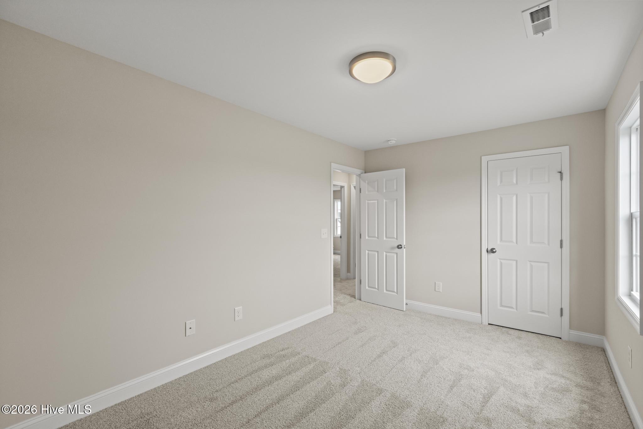 100519461 | Photo 26