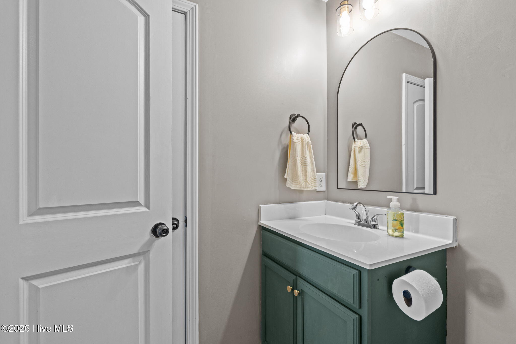 100558227 | Photo 33