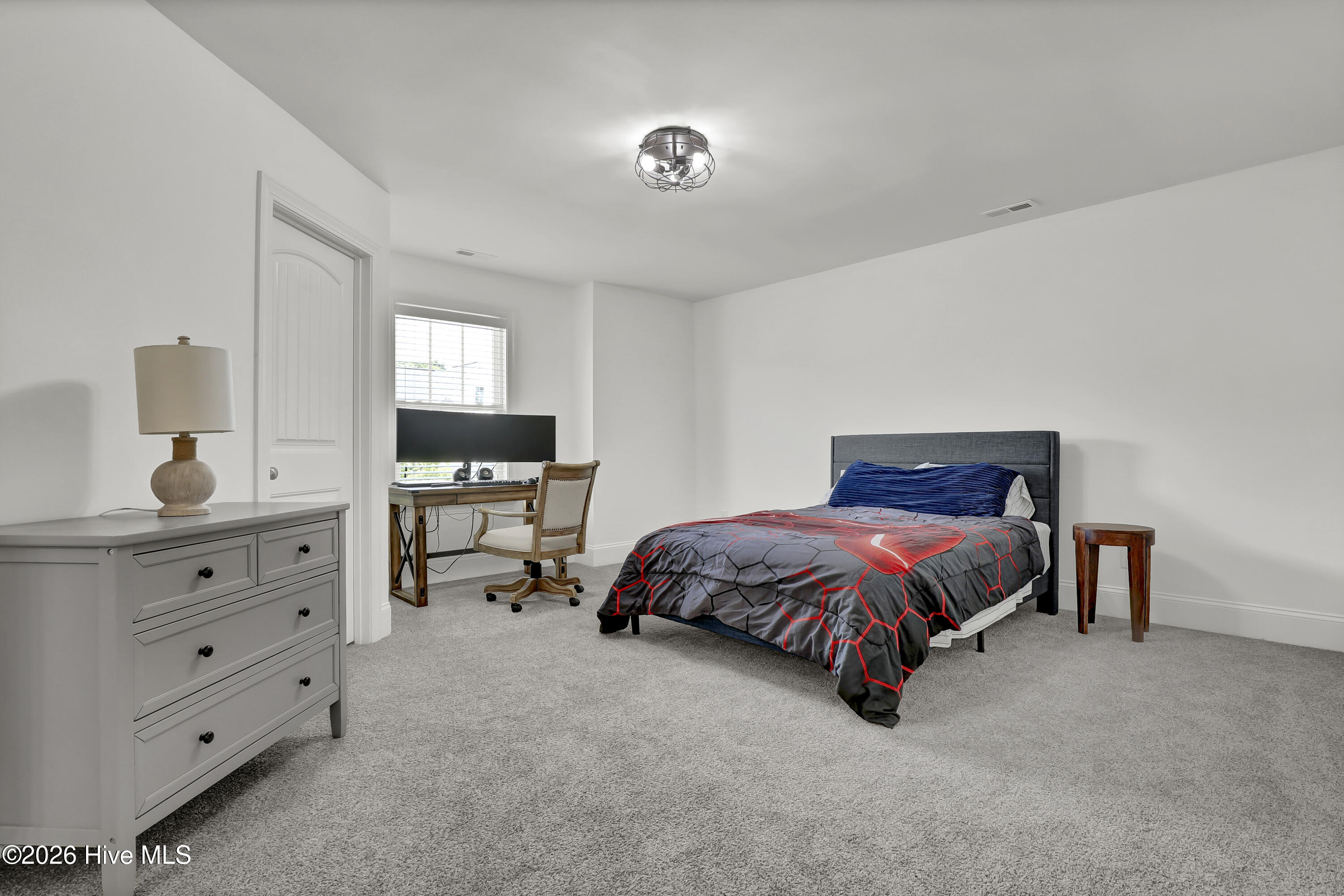 100569248 | Photo 39