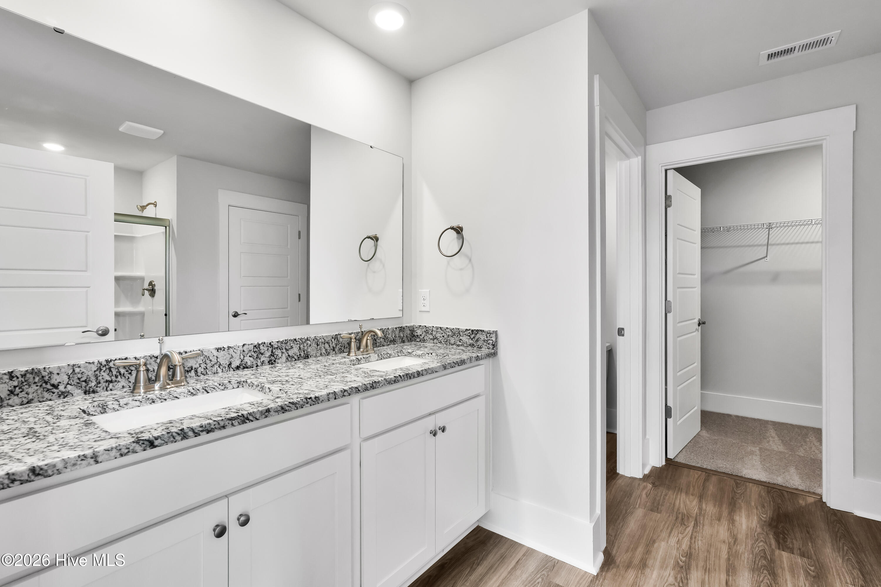 100544659 | Photo 24