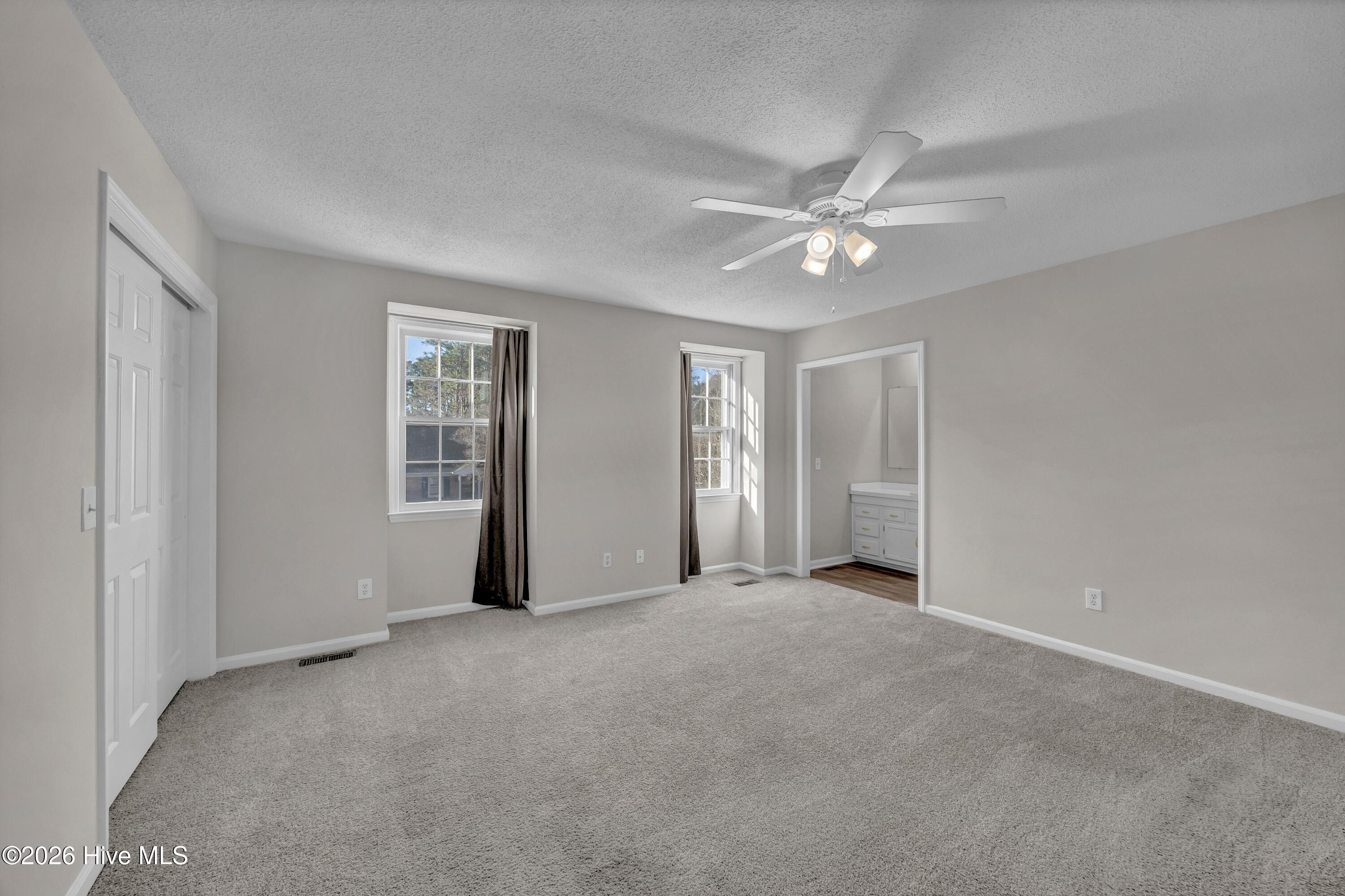 100549703 | Photo 13