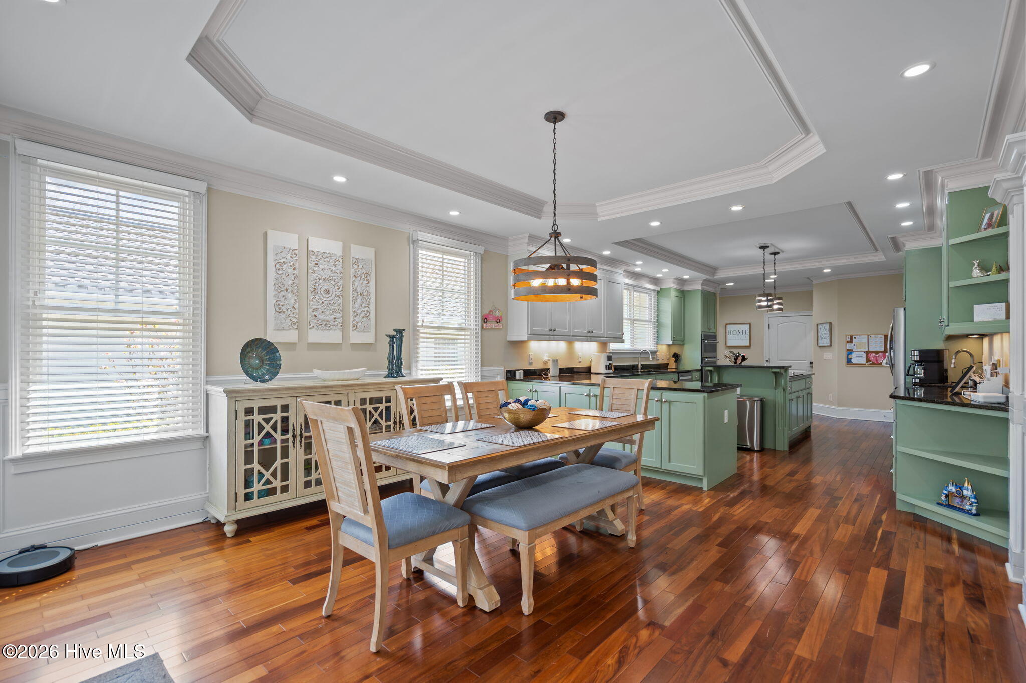 100561937 | Photo 35