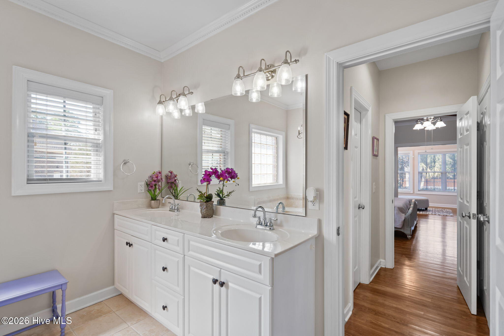 100559700 | Photo 35