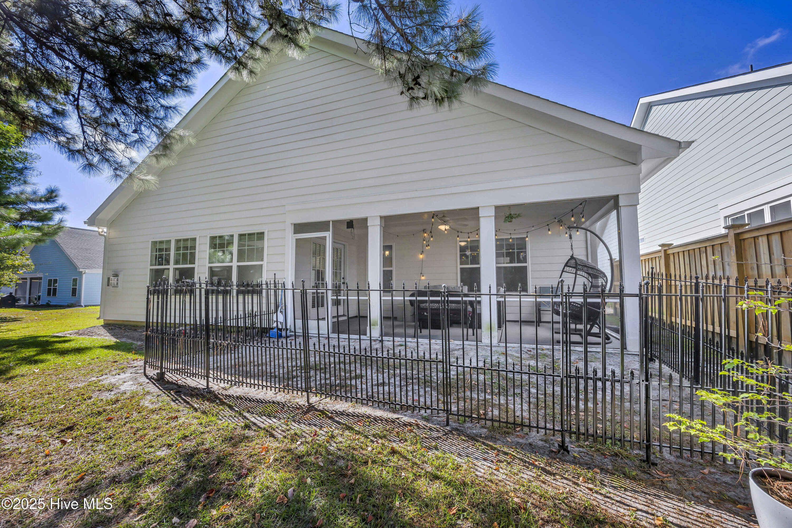 100532723 | Photo 25