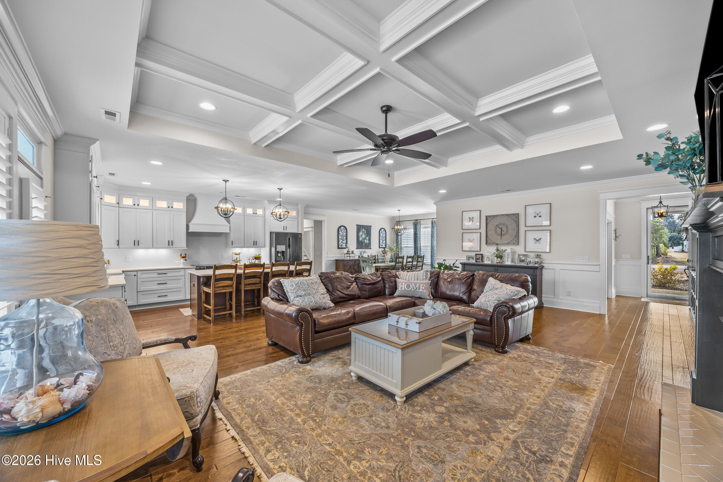 100562182 | Photo 19