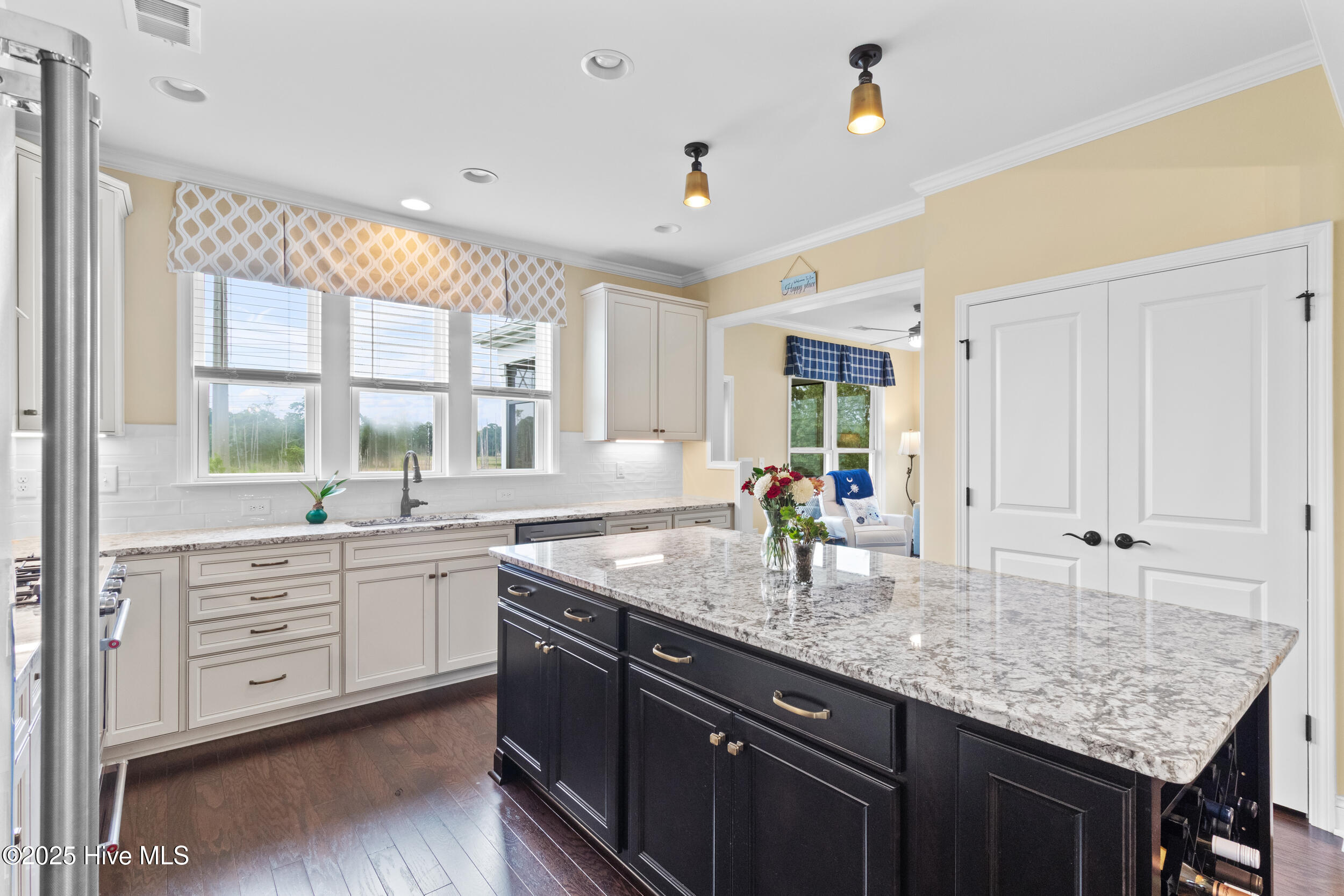 100525242 | Photo 22