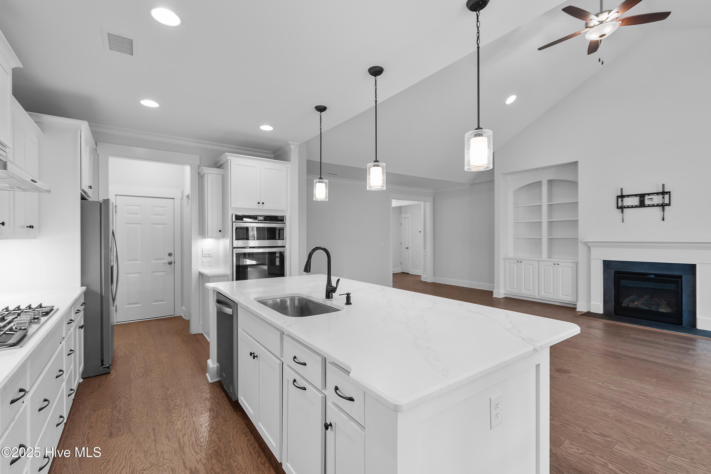 100539613 | Photo 12