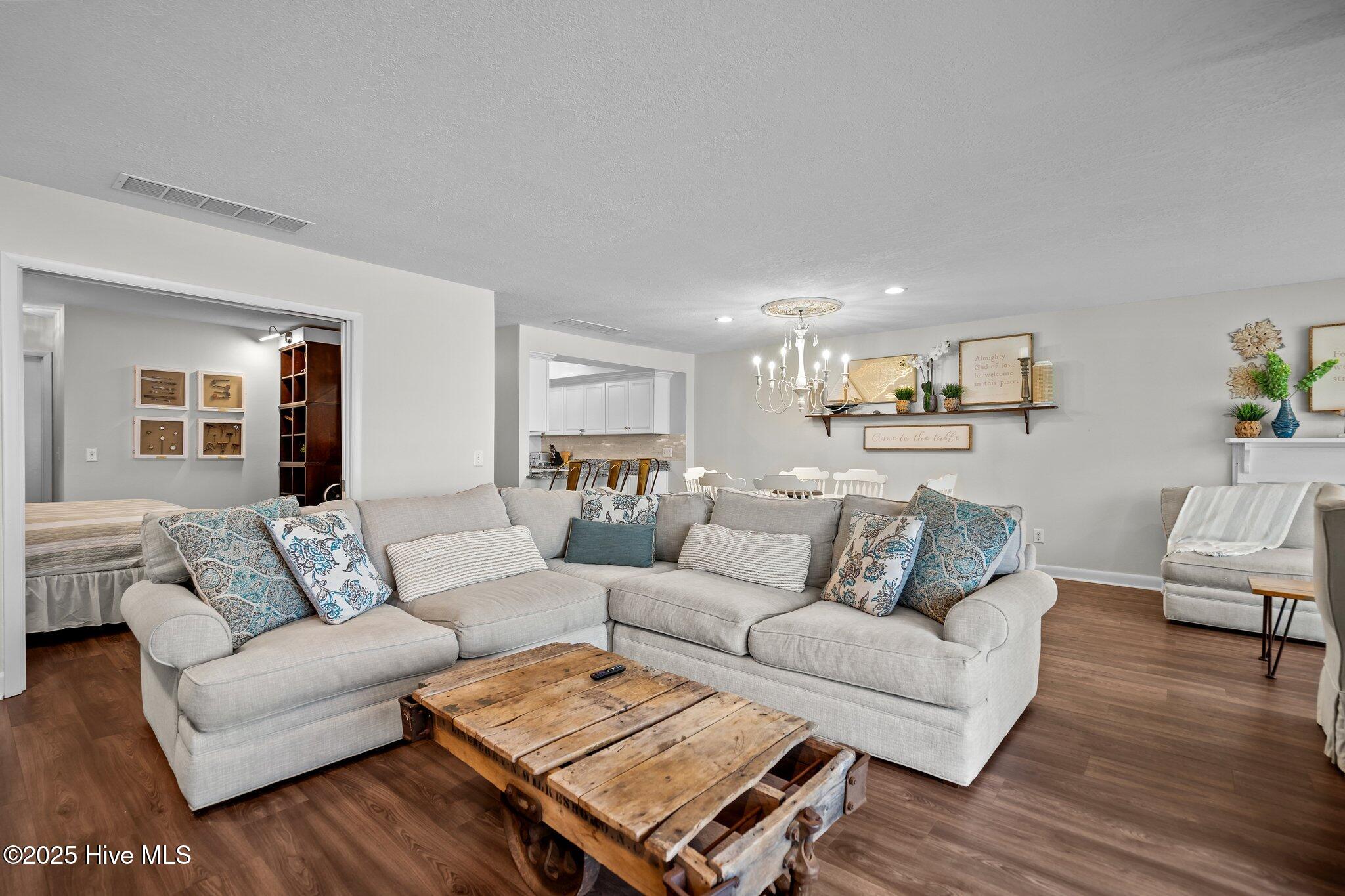 100564100 | Photo 46