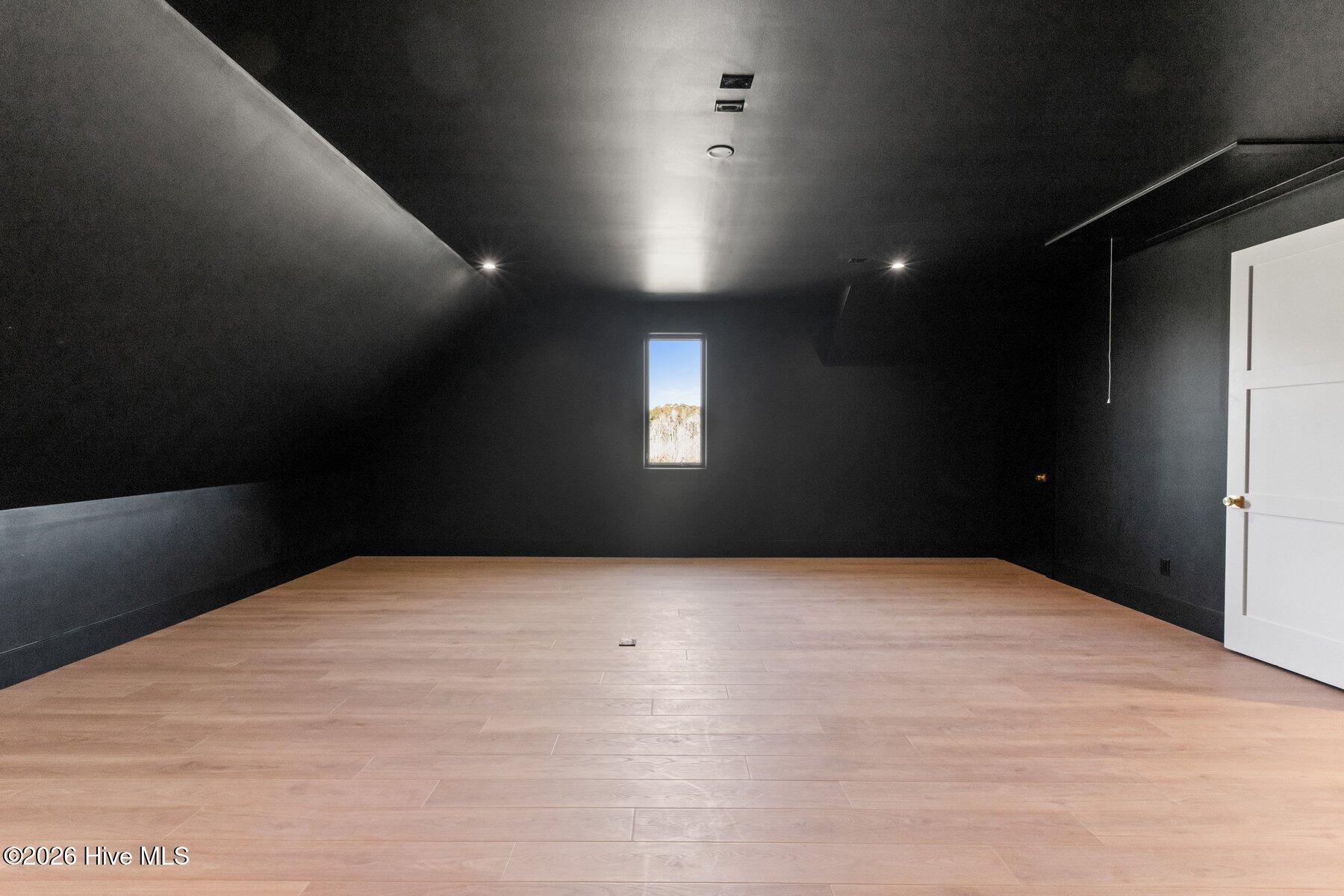 100529848 | Photo 56